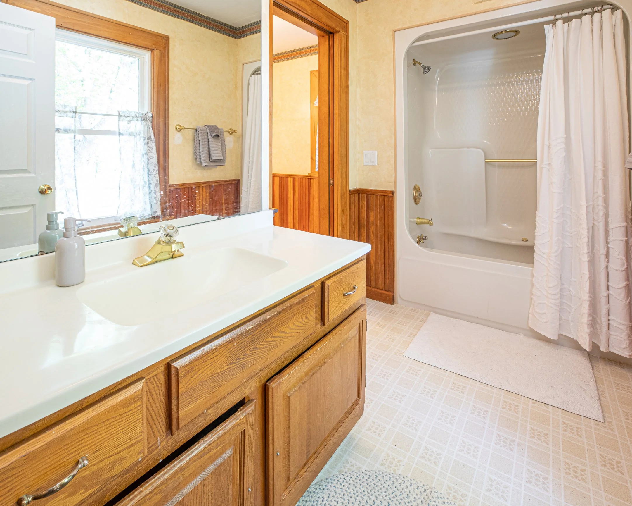 57 full bath - good.jpg
