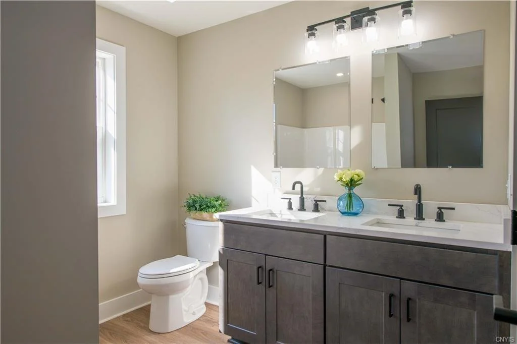 Full bath Floor 2 - different view