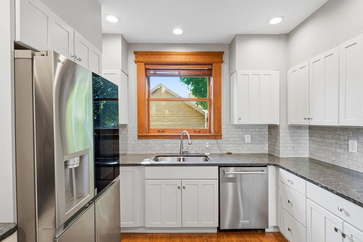 Oneida,-259-Bates-Avenue-(17-of-41).jpg