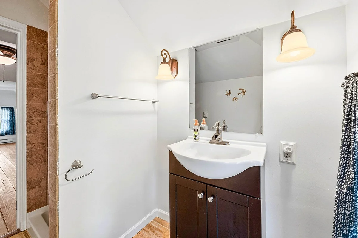 Oneida,-259-Bates-Avenue-(40-of-41).jpg