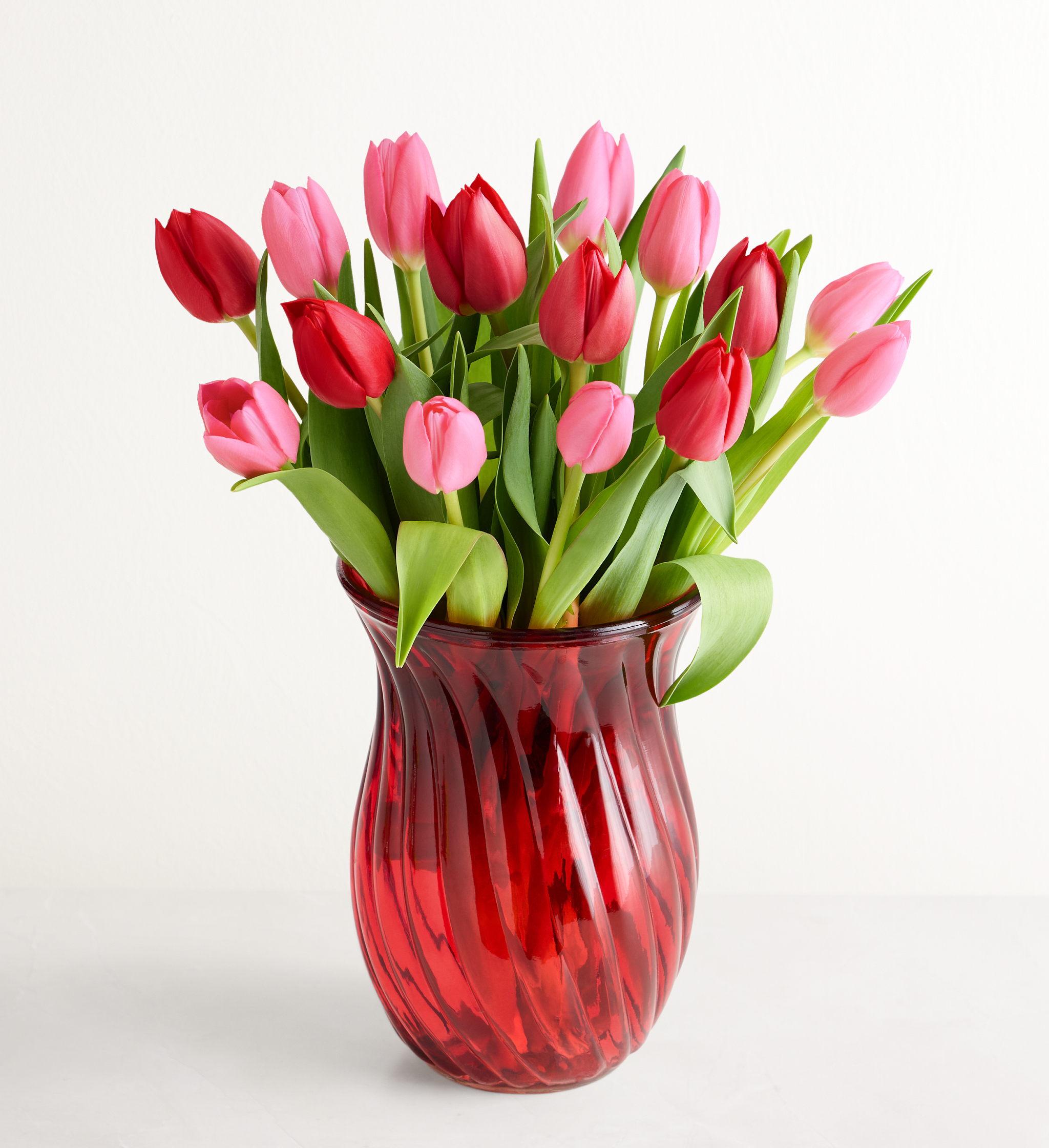 15 Stem Sweetest Love Tulips (Clear Red Glass Vase)