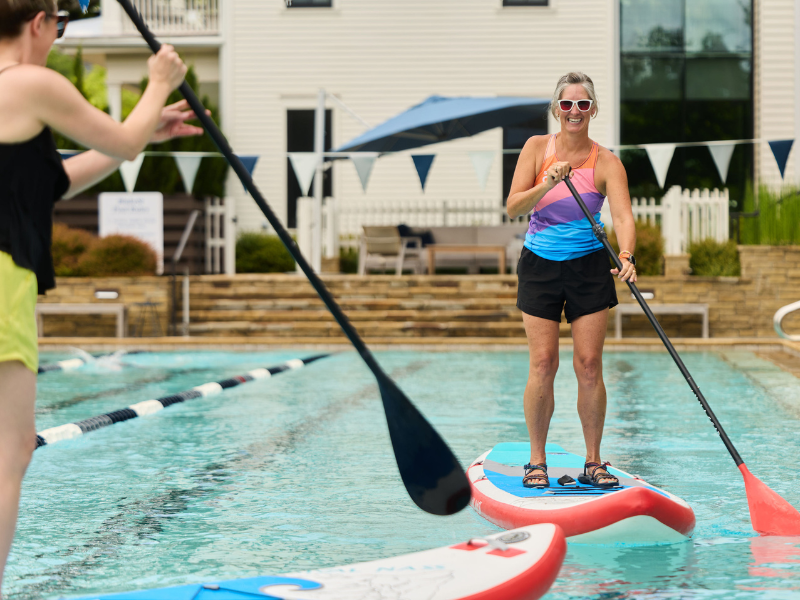 POOL STAND-UP PADDLE BOARD CLASS