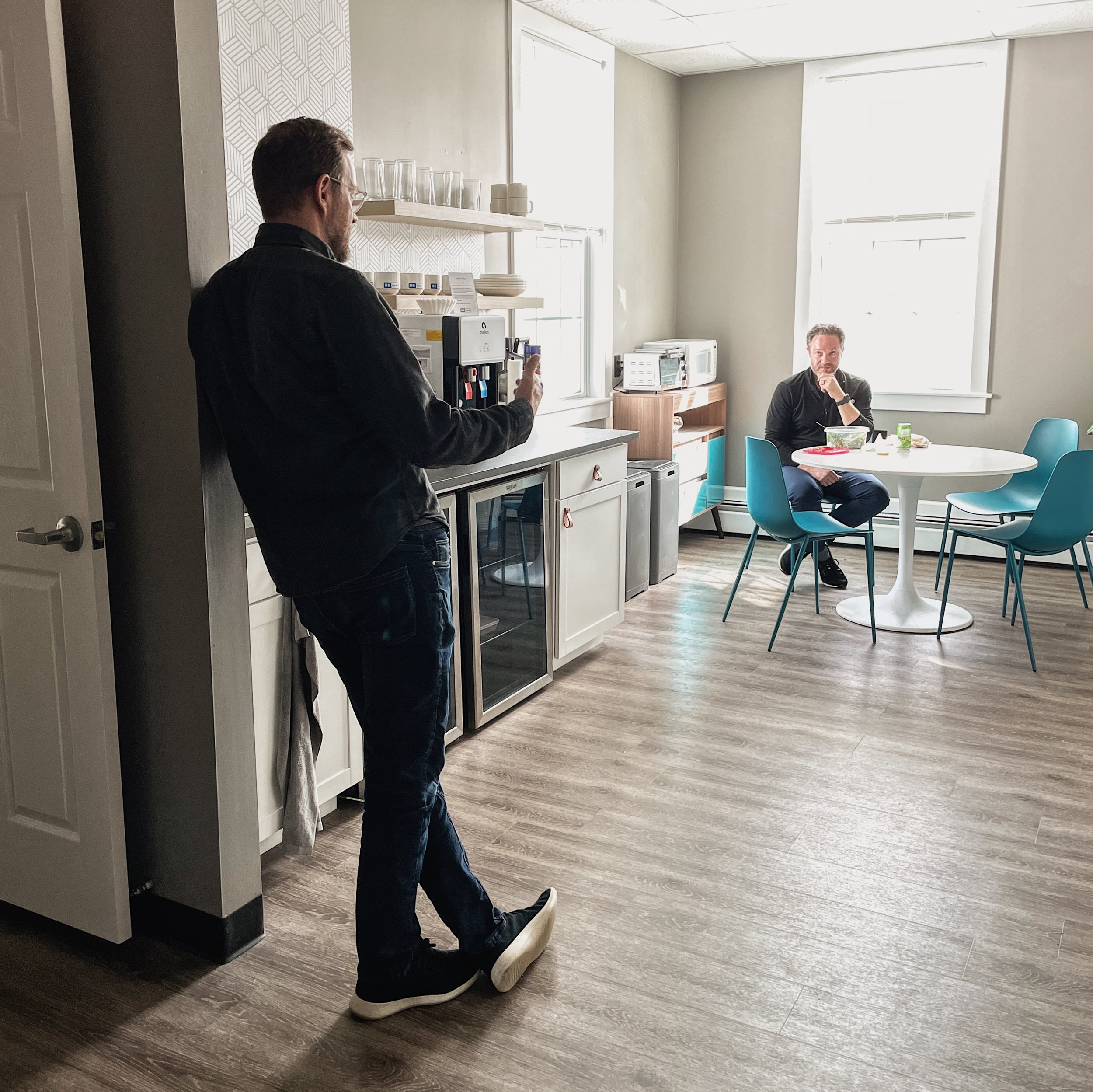 Fully stocked, eat-in kitchen