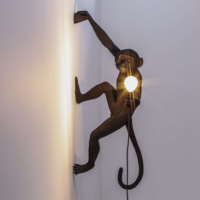Seletti+Monkey-lamp+hanging+right+hand+b.jpg