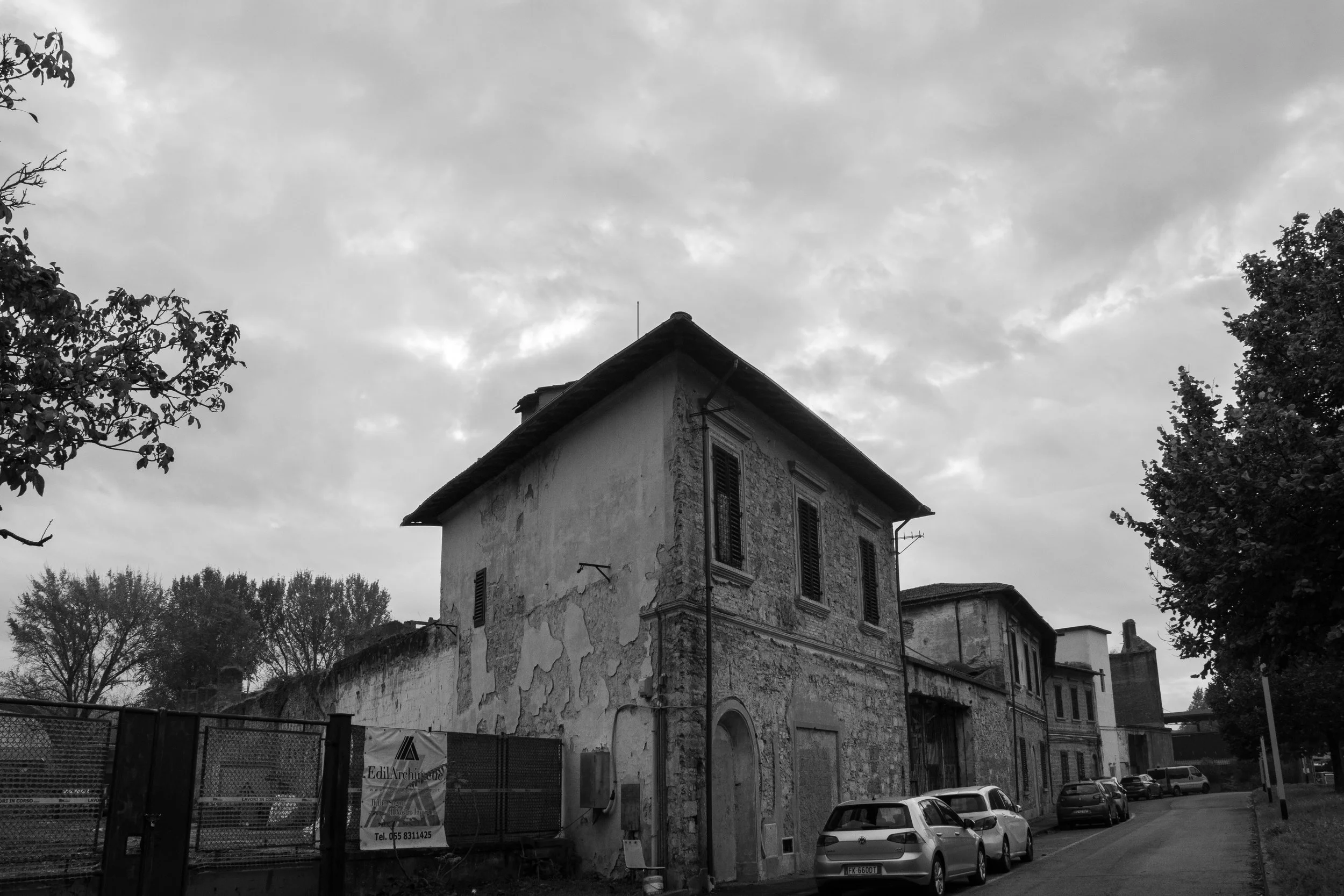 In this project, I took the opportunity to play with the concept of repetition with a center focal point. Florence 2024.  