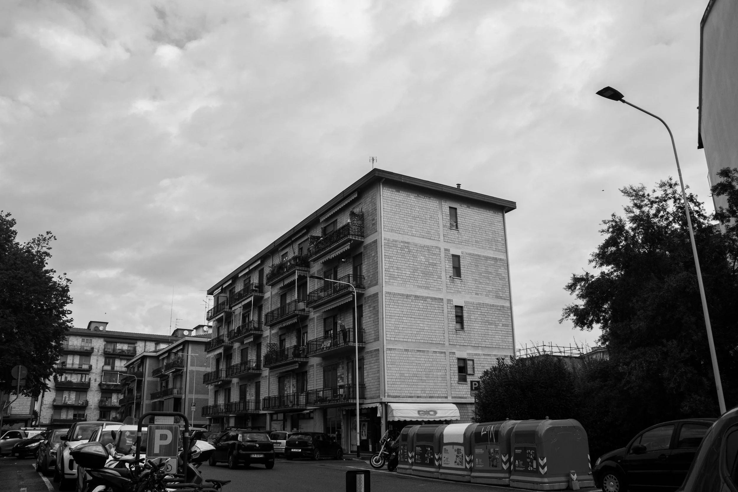 In this project, I took the opportunity to play with the concept of repetition with a center focal point. Florence 2024.  