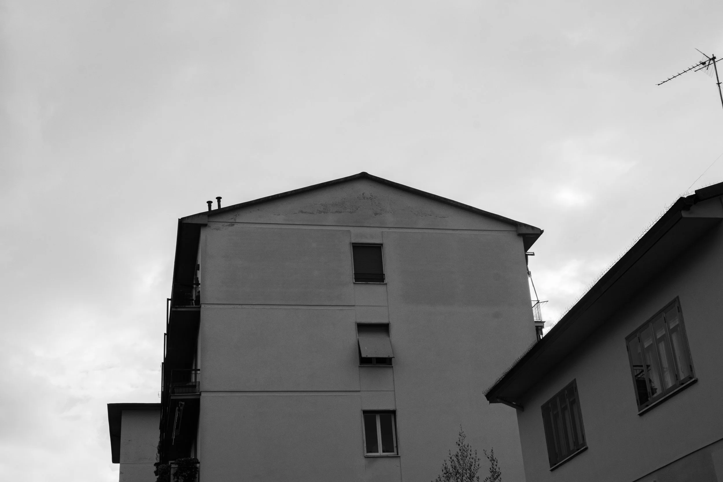 In this project, I took the opportunity to play with the concept of repetition with a center focal point. Florence 2024.  