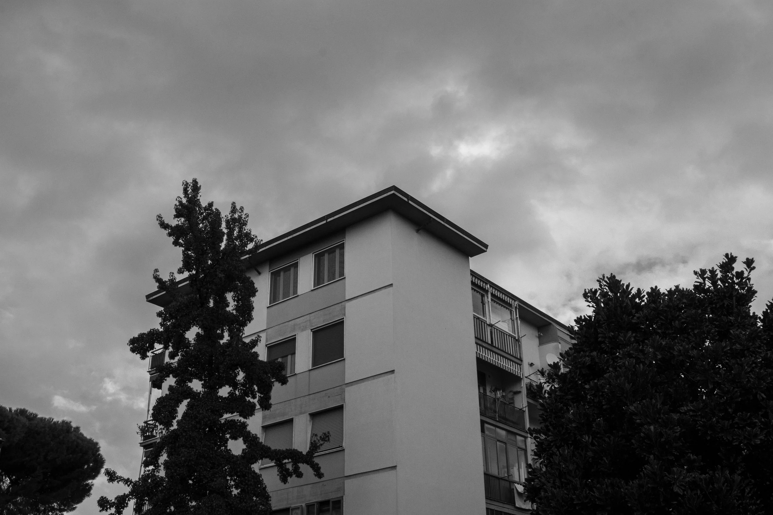 In this project, I took the opportunity to play with the concept of repetition with a center focal point. Florence 2024.  