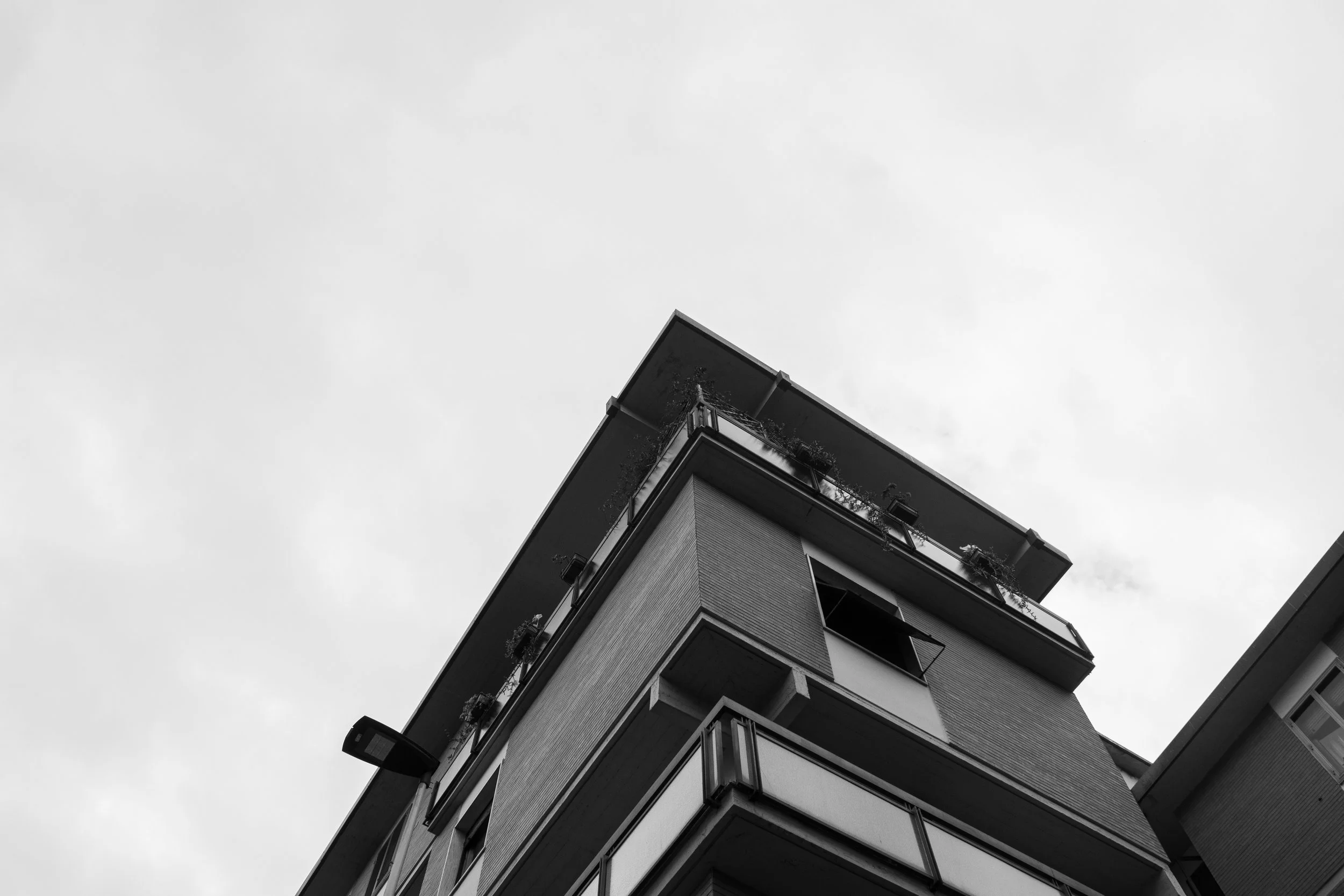 In this project, I took the opportunity to play with the concept of repetition with a center focal point. Florence 2024.  