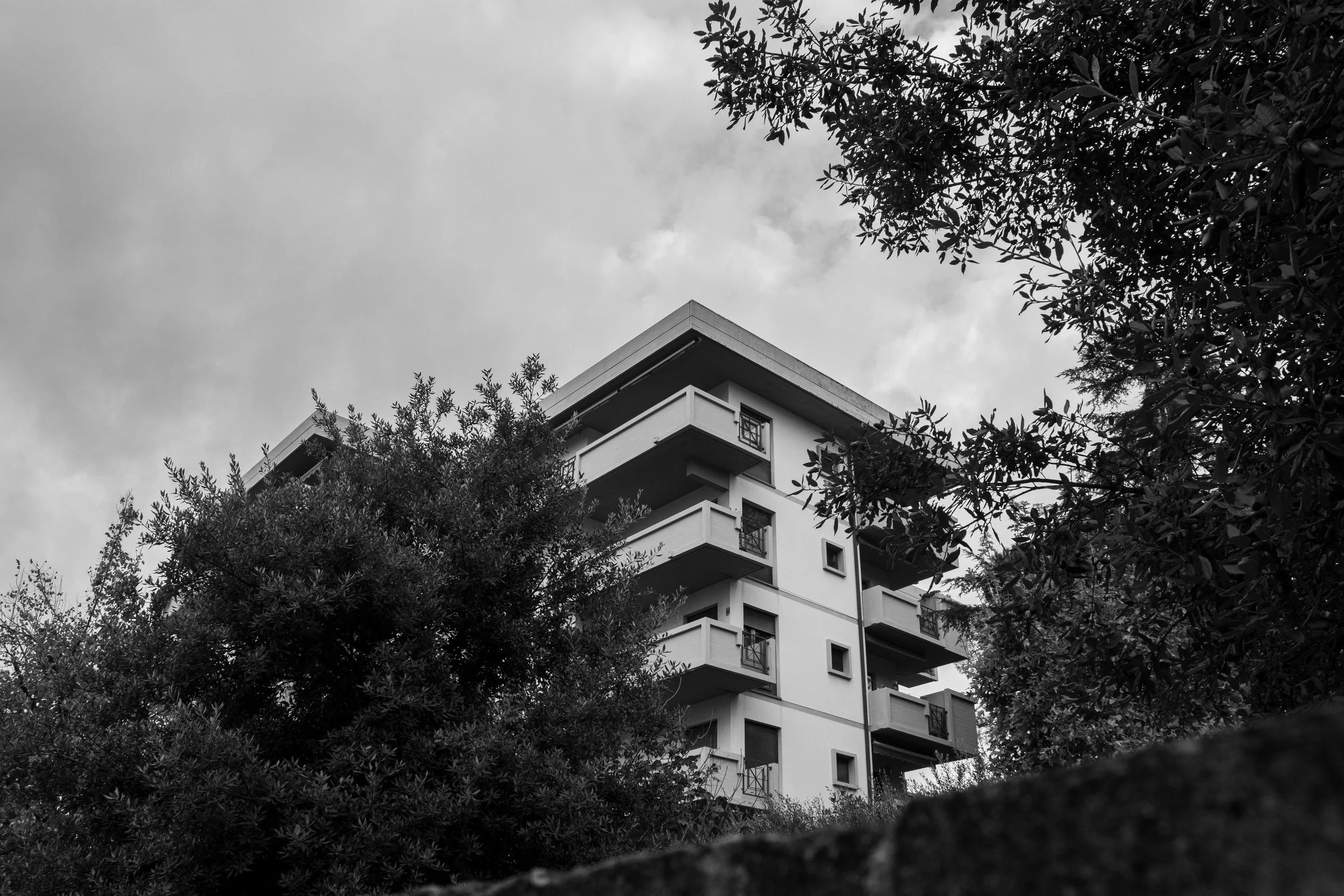 In this project, I took the opportunity to play with the concept of repetition with a center focal point. Florence 2024.  