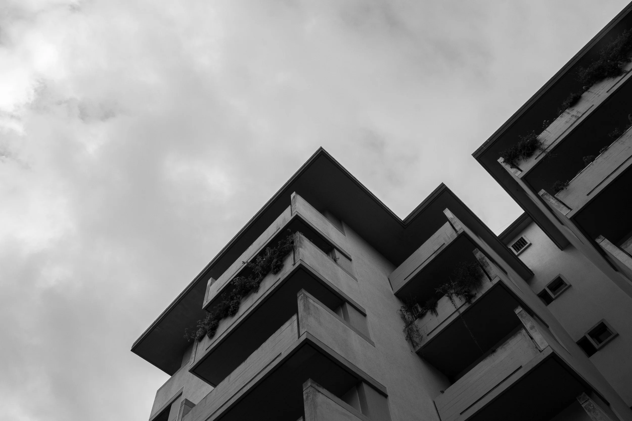 In this project, I took the opportunity to play with the concept of repetition with a center focal point. Florence 2024.  