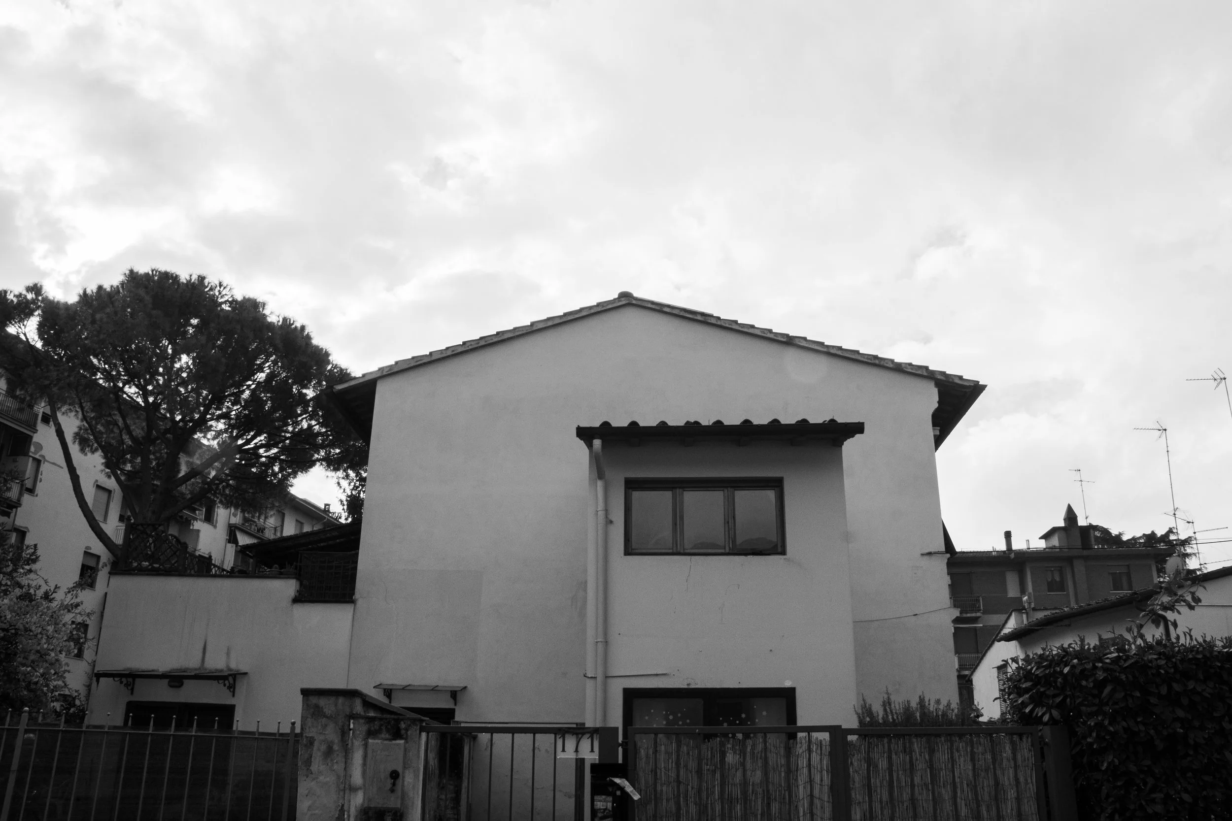 In this project, I took the opportunity to play with the concept of repetition with a center focal point. Florence 2024.  