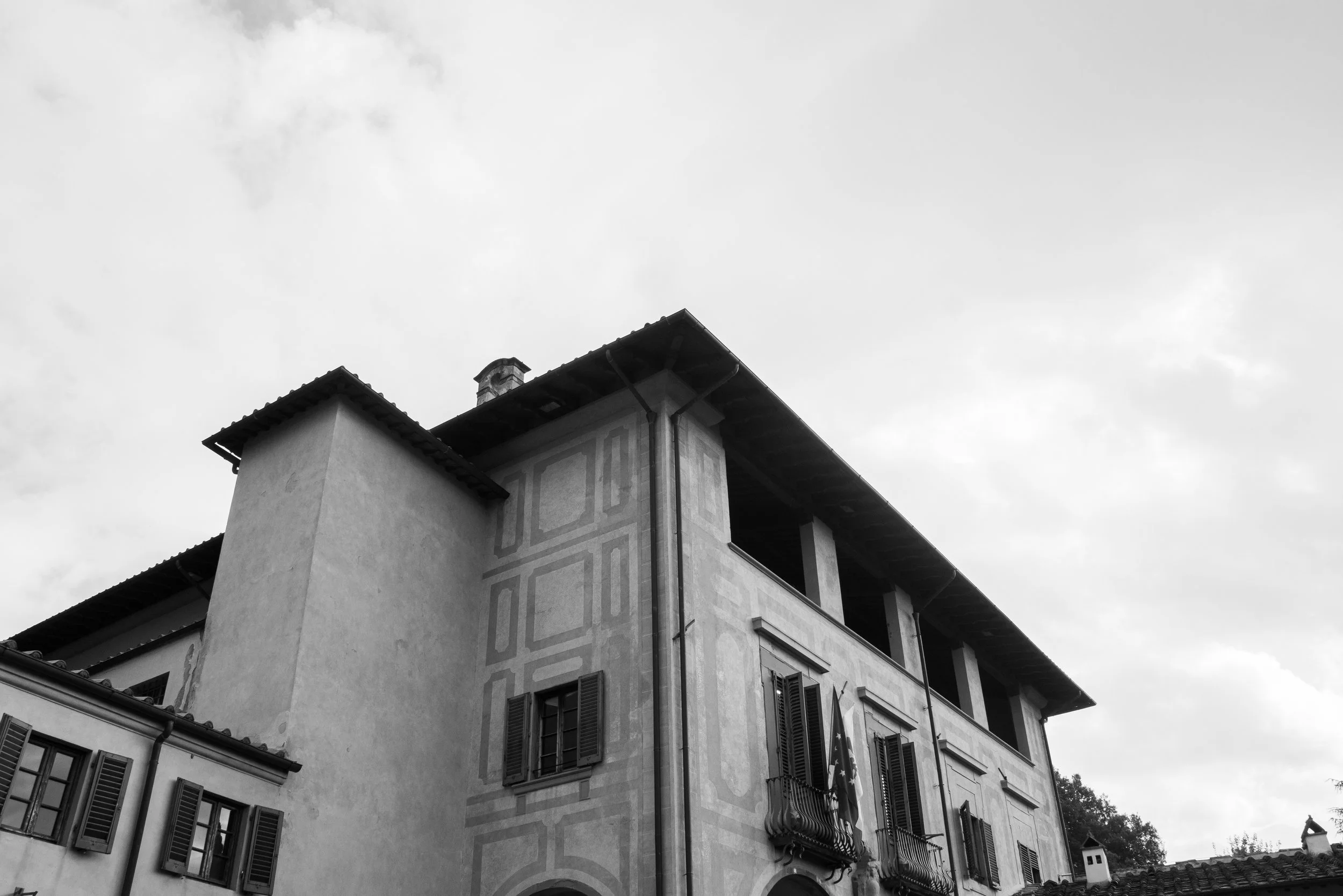 In this project, I took the opportunity to play with the concept of repetition with a center focal point. Florence 2024.  