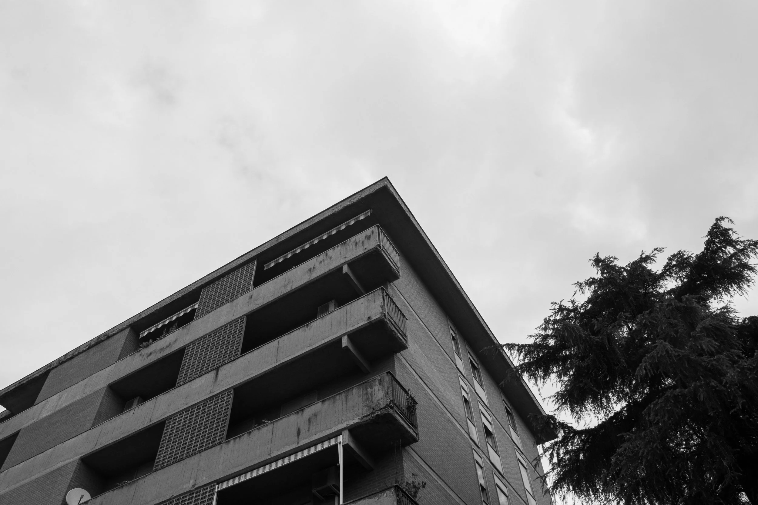 In this project, I took the opportunity to play with the concept of repetition with a center focal point. Florence 2024.  