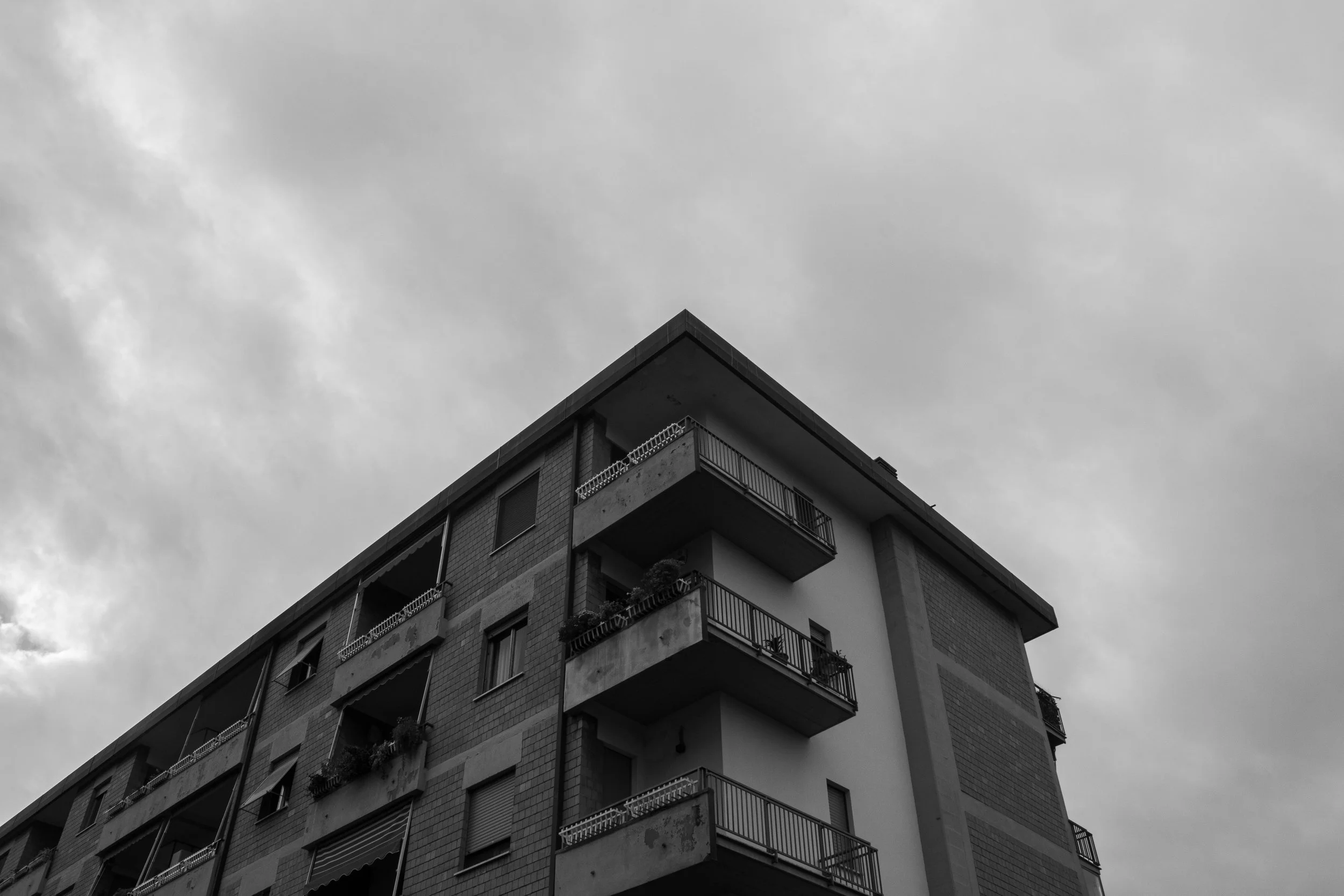 In this project, I took the opportunity to play with the concept of repetition with a center focal point. Florence 2024.  