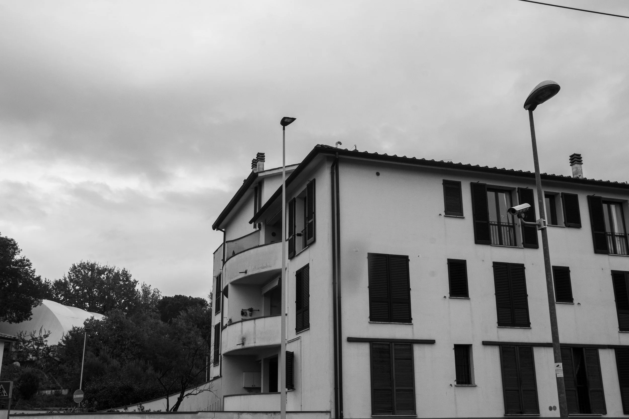 In this project, I took the opportunity to play with the concept of repetition with a center focal point. Florence 2024.  