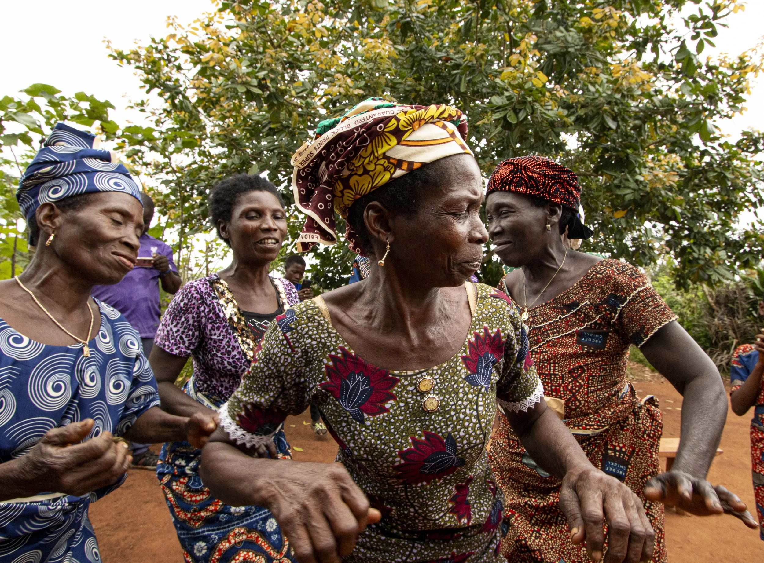 These women do small-scale agricultural income-generating projects using composting to improve production. Also focusing on women’s Autonomization, August 2025.
