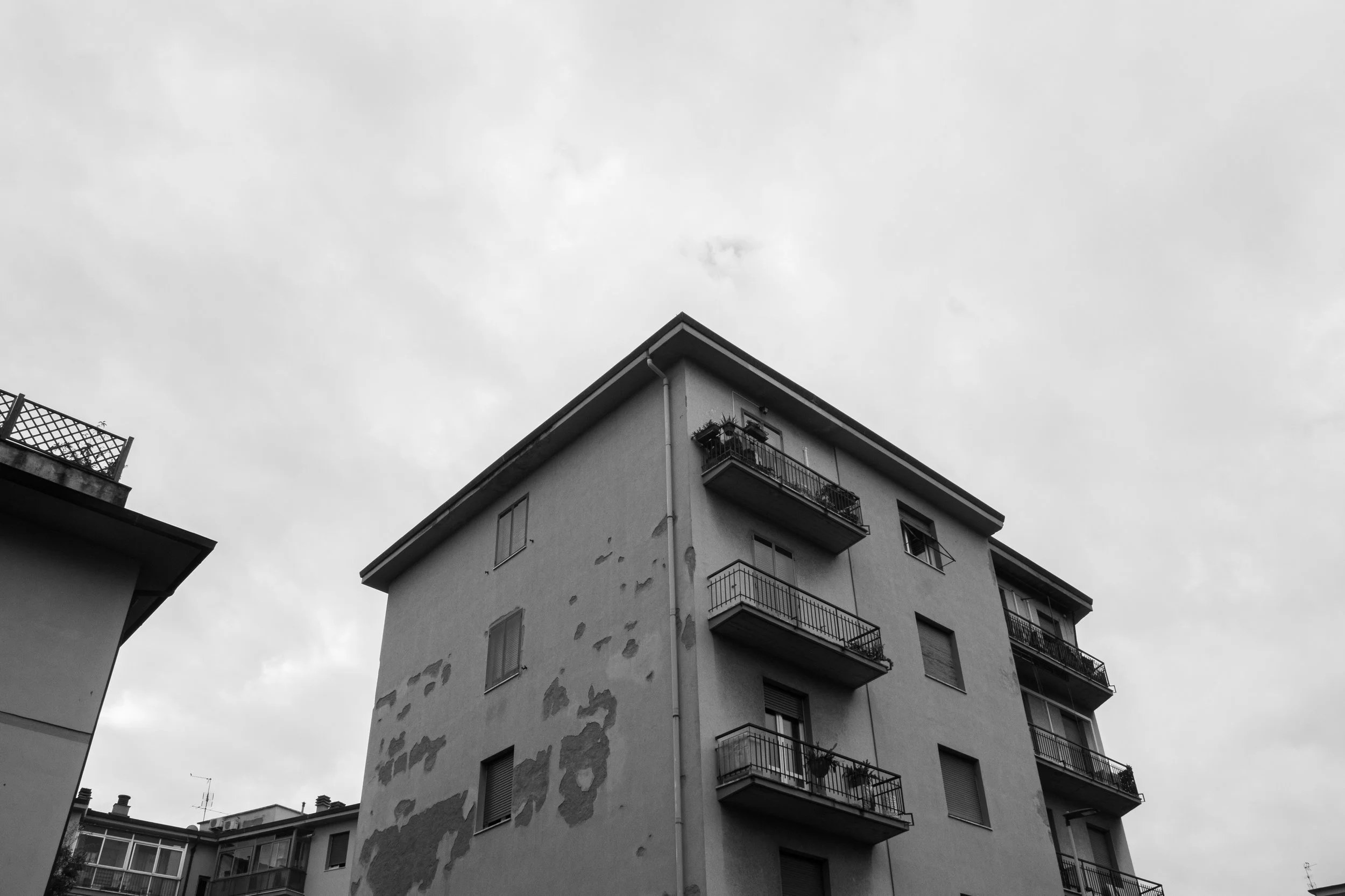 In this project, I took the opportunity to play with the concept of repetition with a center focal point. Florence 2024.  