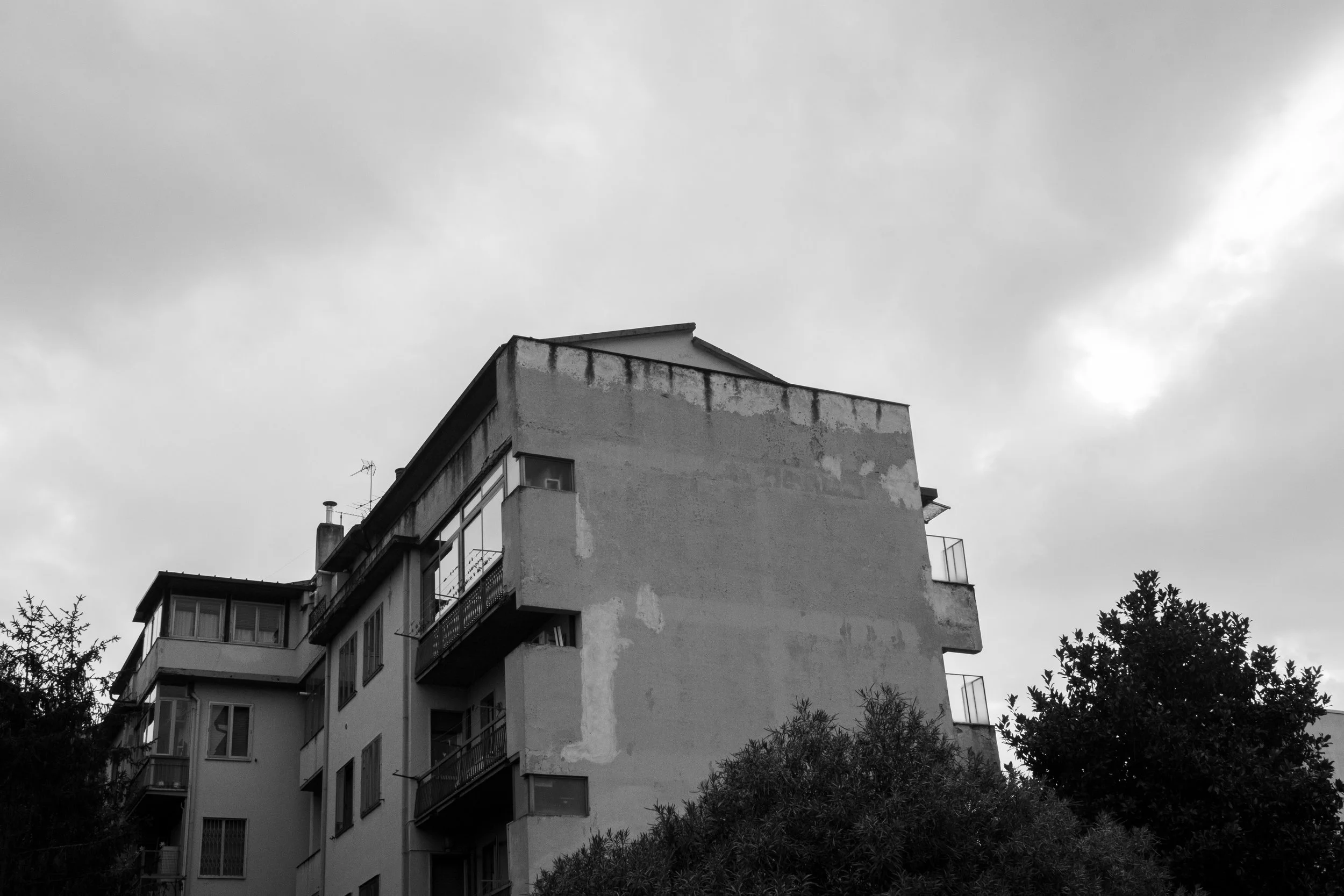 In this project, I took the opportunity to play with the concept of repetition with a center focal point. Florence 2024.  