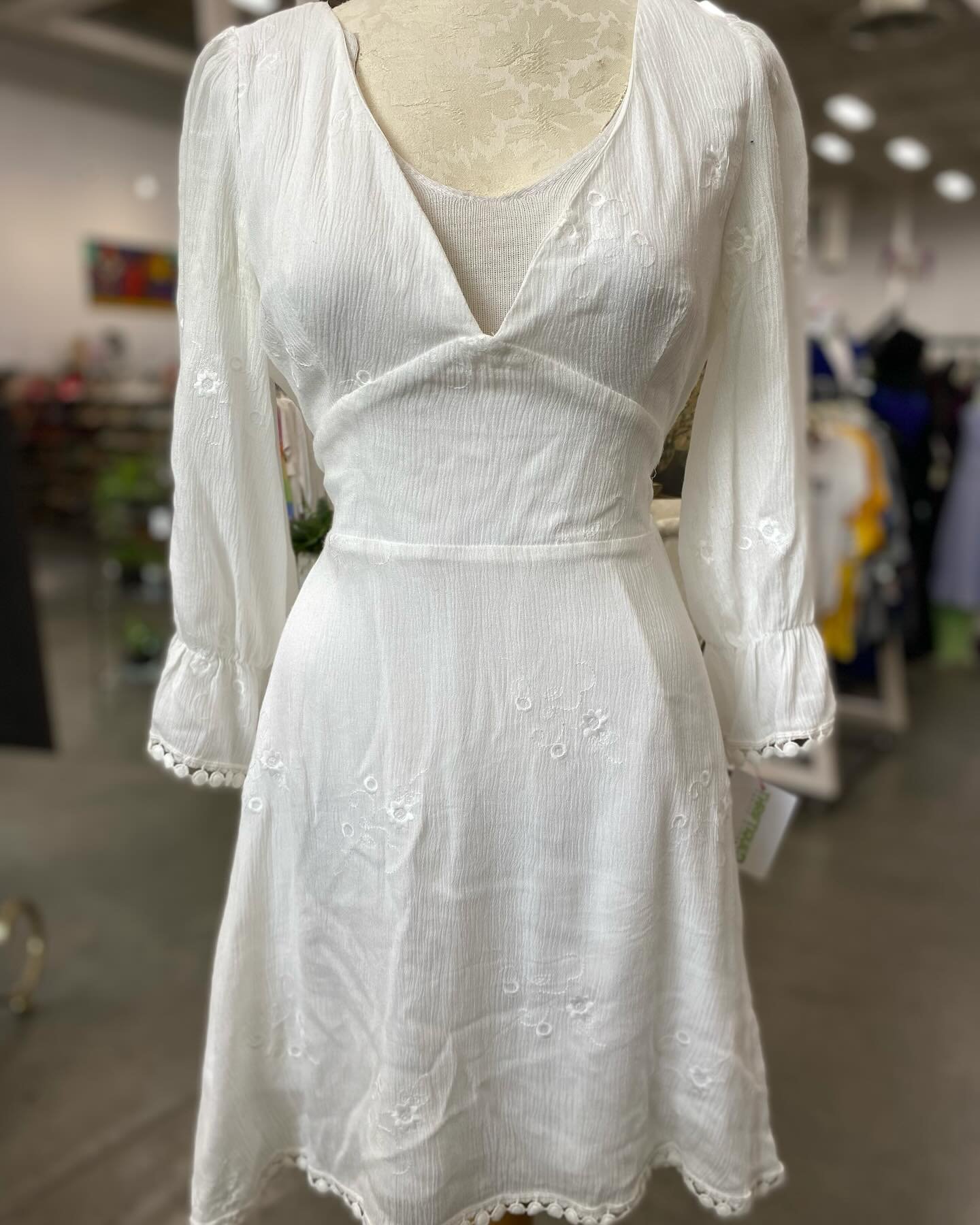 White dresses for warm weather and grad season! 👩‍🎓 ☀️