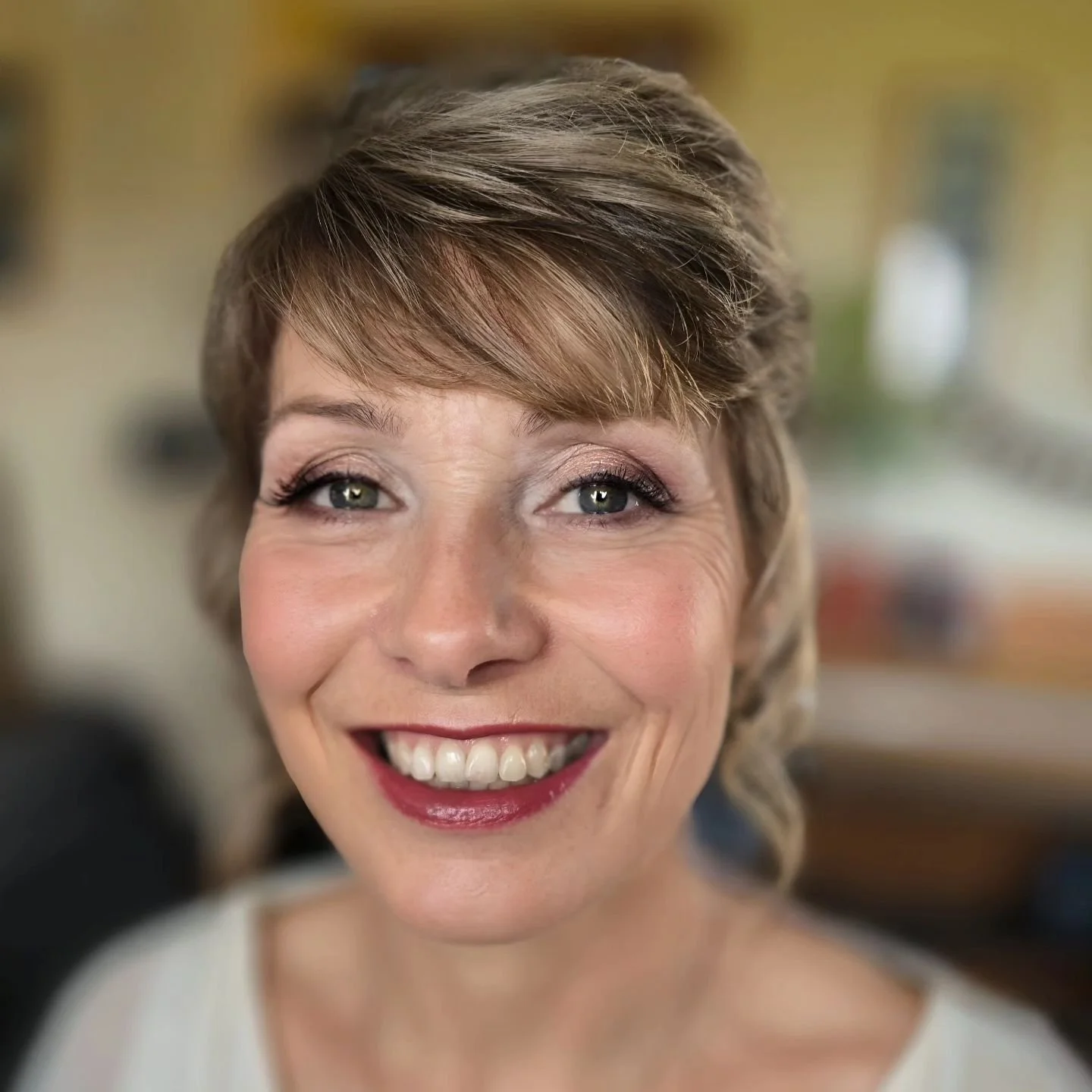 ✨ Timeless beauty for the most special ladies on the big day! 💕 From strong makeup looks to more natural radiance, I can create whatever helps you to feel comfortable and fits with your personal style, hair &amp; dress. 😉

I&rsquo;ve loved creating