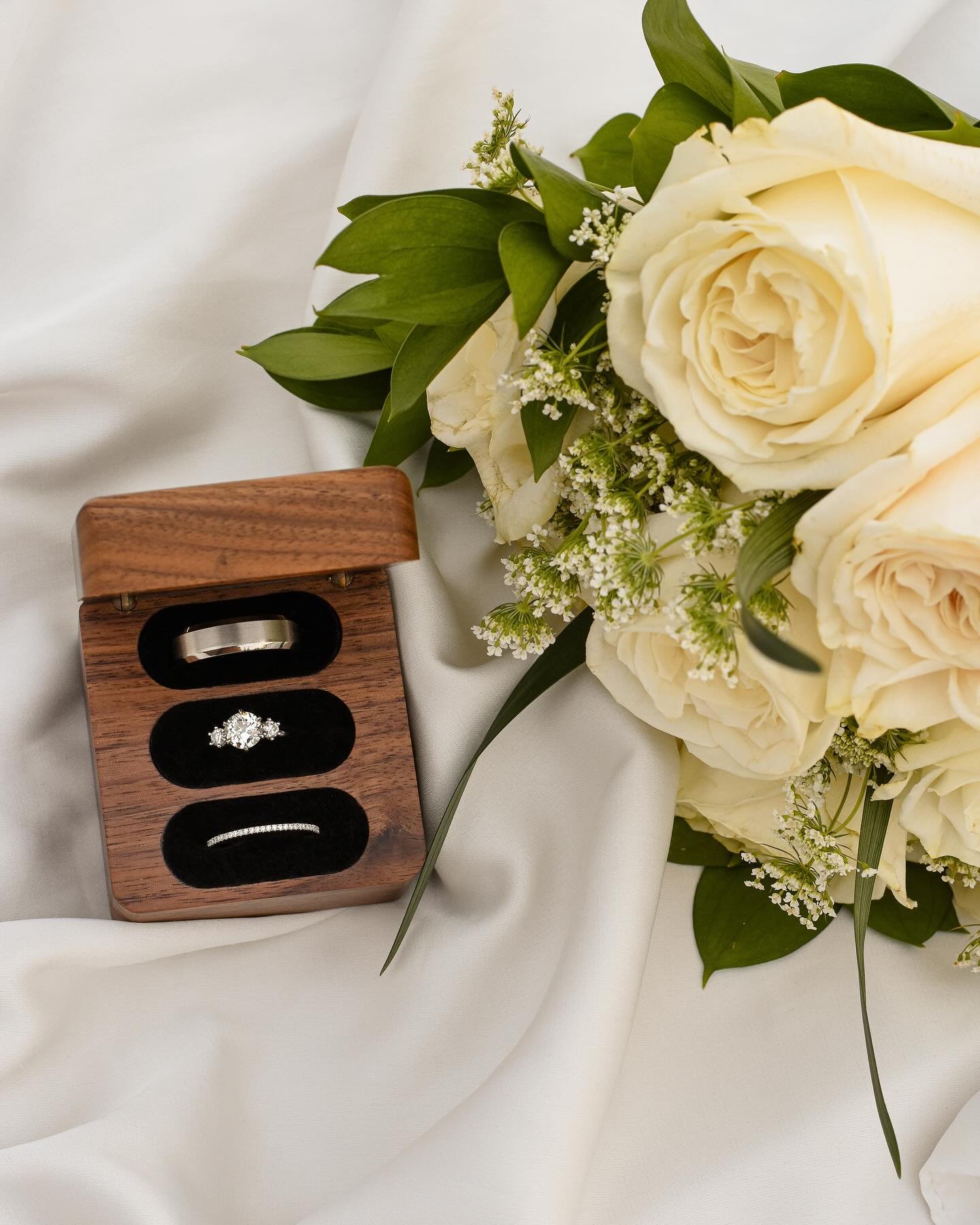 Elegance in every detail, romance in every frame&hellip;
Sandy &amp; Richard&rsquo;s wedding details were a dream to capture &mdash; from the custom ring box to the soft ivory roses, every element reflected their timeless love.
It was such an honor d