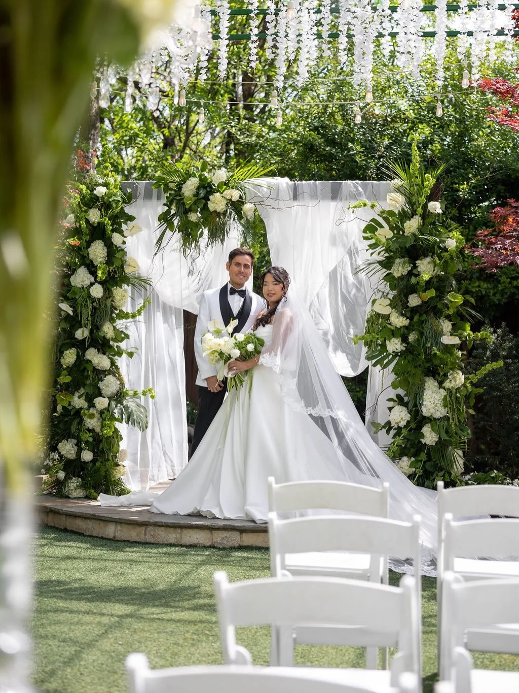 A Courtyard Romance 🌿🤍
Where lush gardens meet timeless love, this styled shoot was made for dreamers. Cascading white florals, draped silk, and a garden sanctuary that feels like a fairy tale come to life. This is what forever looks like. 💍✨
Tag 