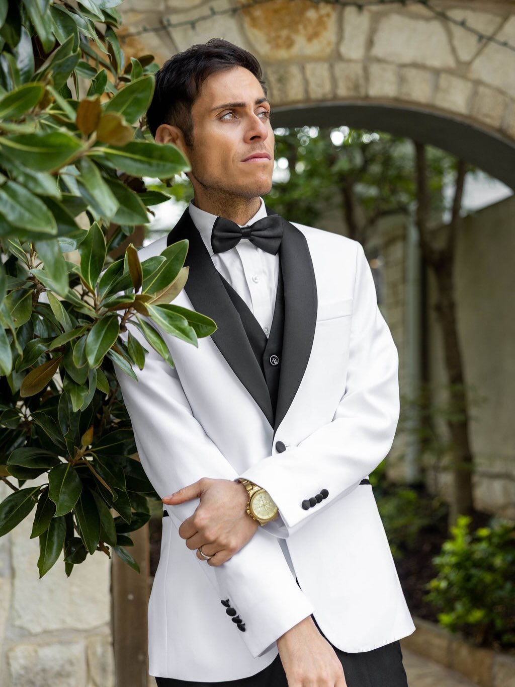 Looking sharp, feeling good because every great love story deserves a groom who shows up in style 📸
Tag your Groom to be! 
Photographer: @happilyeverafterlens 
Venue: @magnoliaterrace 
Florals: @treasuredmarket_ 
Gown: @magnolialainebridal 
Veil: @p