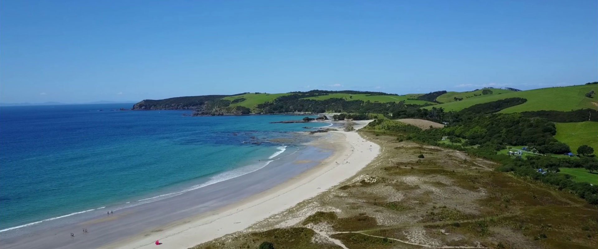 onetwentysix-omaha-glamping-tawharanui-beach__FillWzE5MjAsODAwXQ.jpg