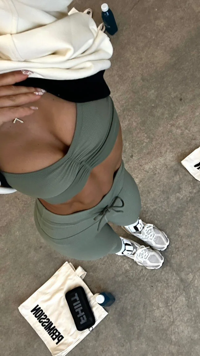 spray tan for toned and tanned.jpg