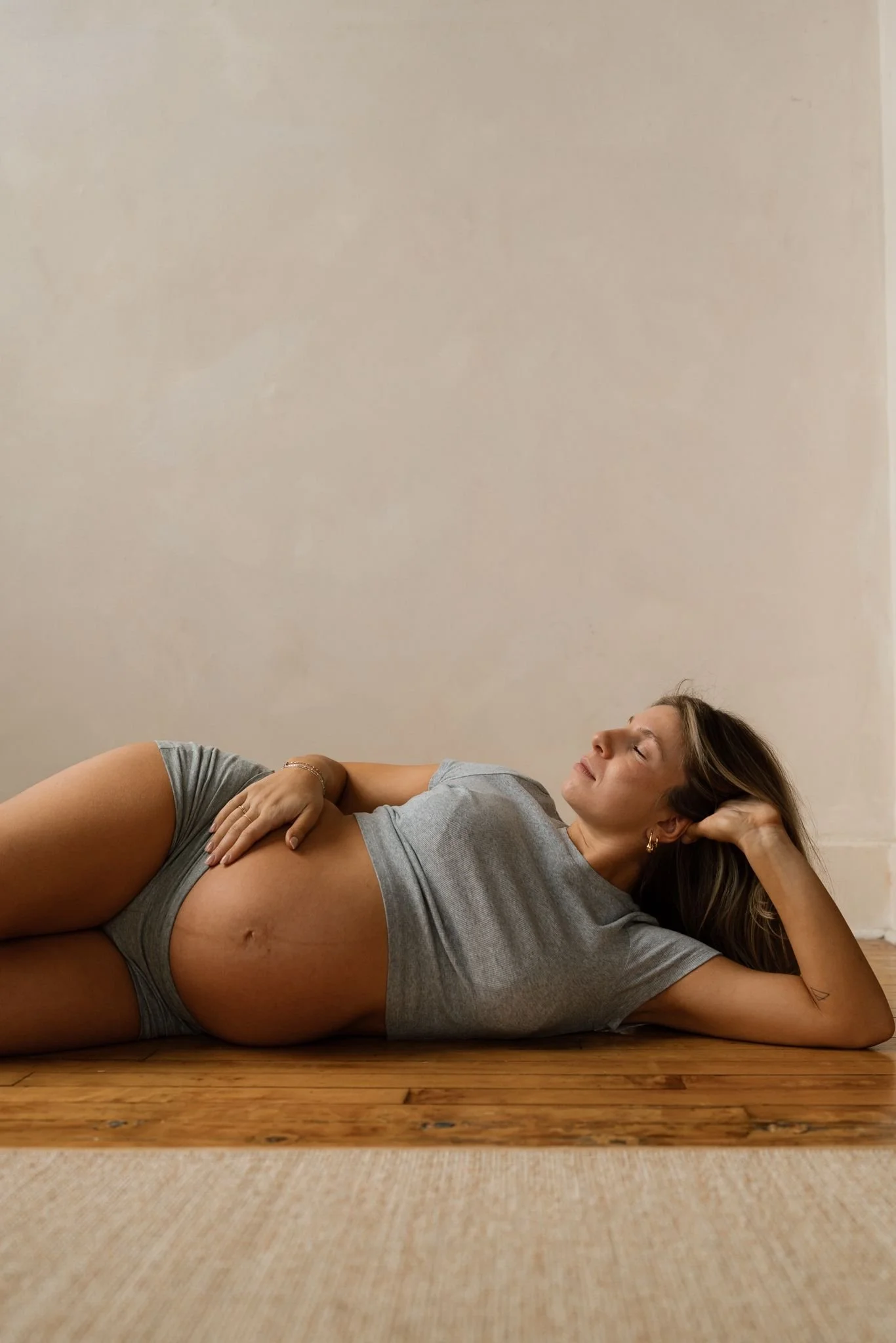 spray tan for pregnant women maternity shoot.jpg