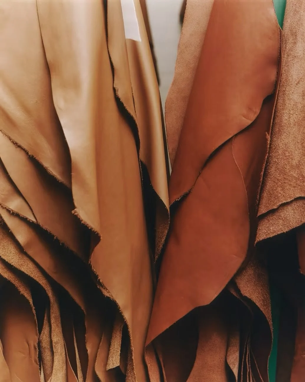 Leather offers timeless elegance, durability, and easy maintenance, aging beautifully to enhance your furniture&rsquo;s luxury and value. Explore our customization options to create a piece that&rsquo;s uniquely yours. &mdash; 

#custommade #furnitur