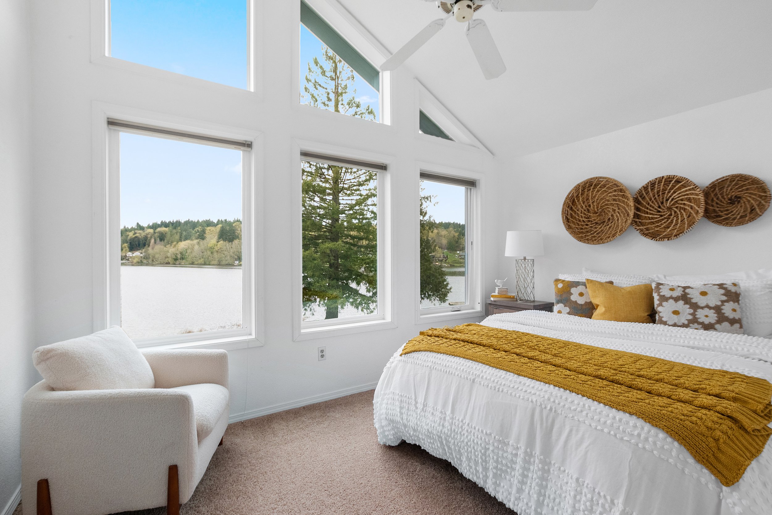 2nd bed sitting area.jpg