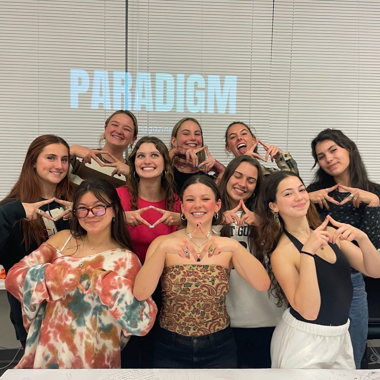 PARADIGM ✦ MAGAZINE&rsquo;s FIRST MEETING!!! Thank you to everyone who came to create! 

If you didn&rsquo;t make it, but still want to be a part of PARADIGM make sure to fill out our application!! Link in bio &amp; on our story!!

✦ PARADIGM ✦