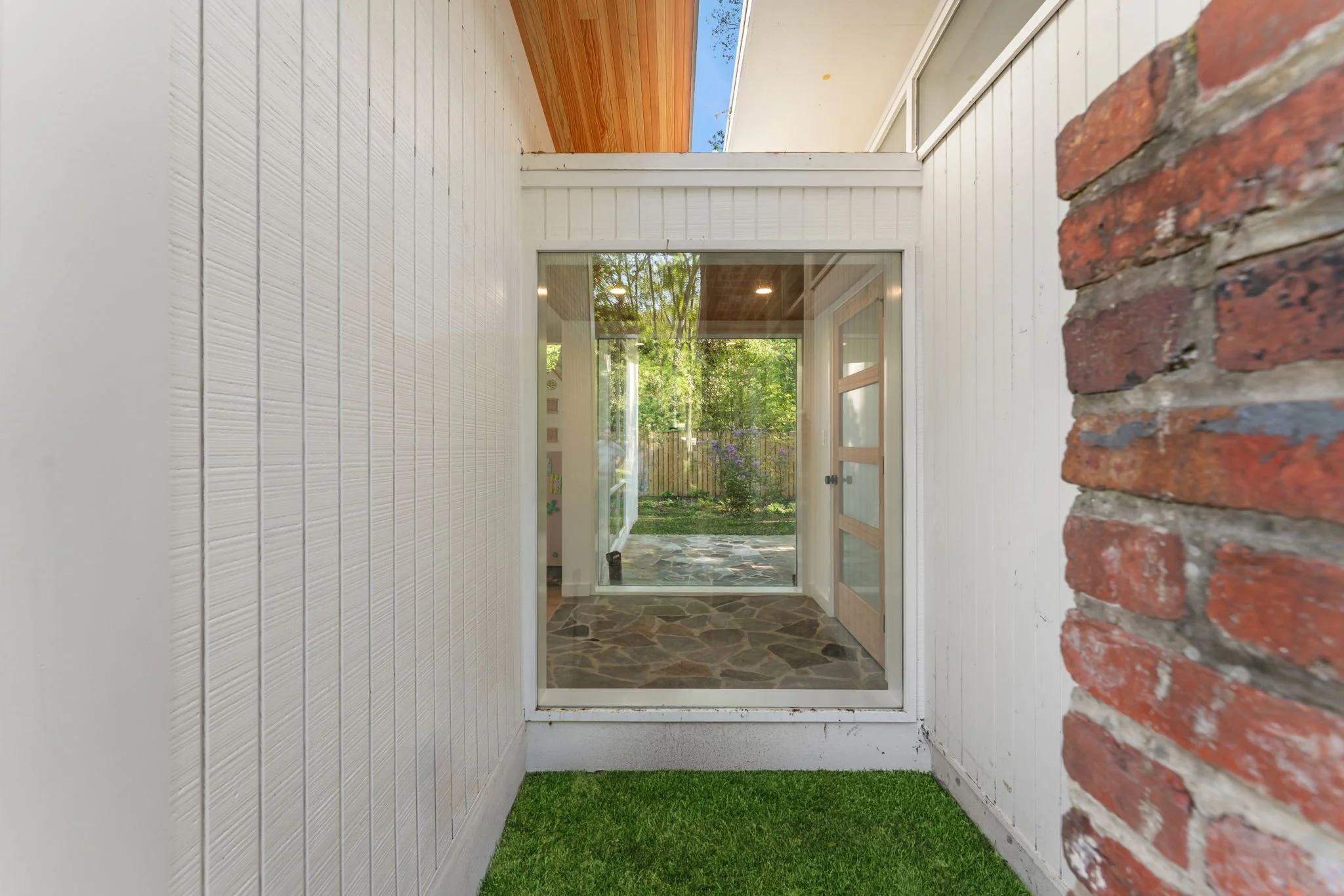 28-web-or-mls-PS 2400 Daphne Ln 17.jpg