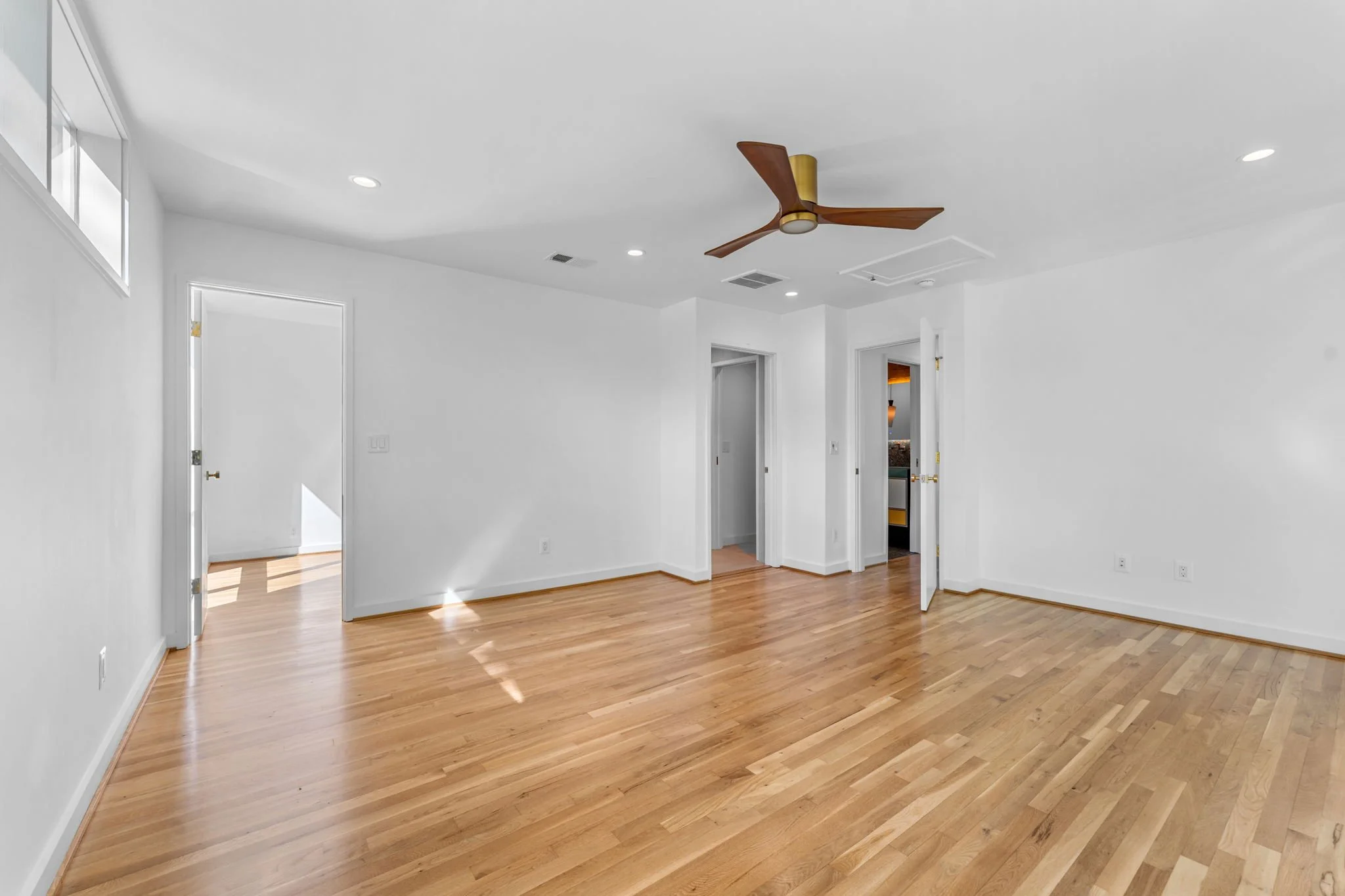 13-web-or-mls-7M409380.jpg