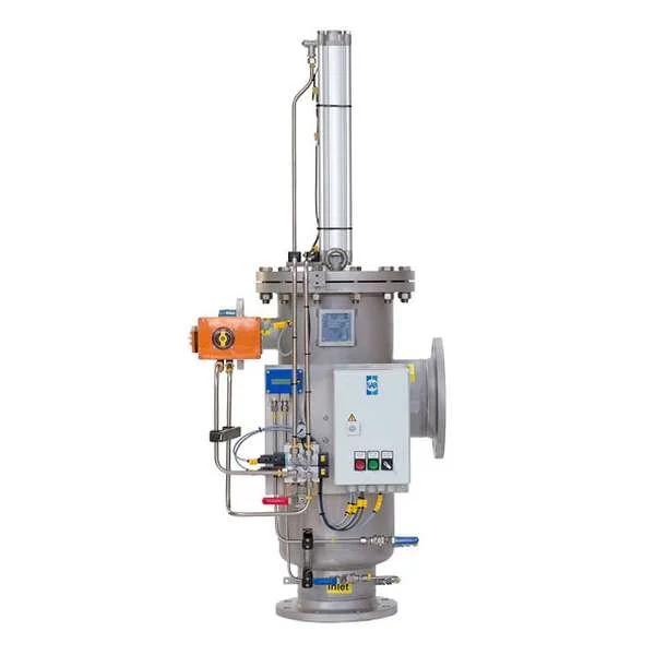 Industrielt gas- eller væskestykke med kontrollere og måleinstrumenter.