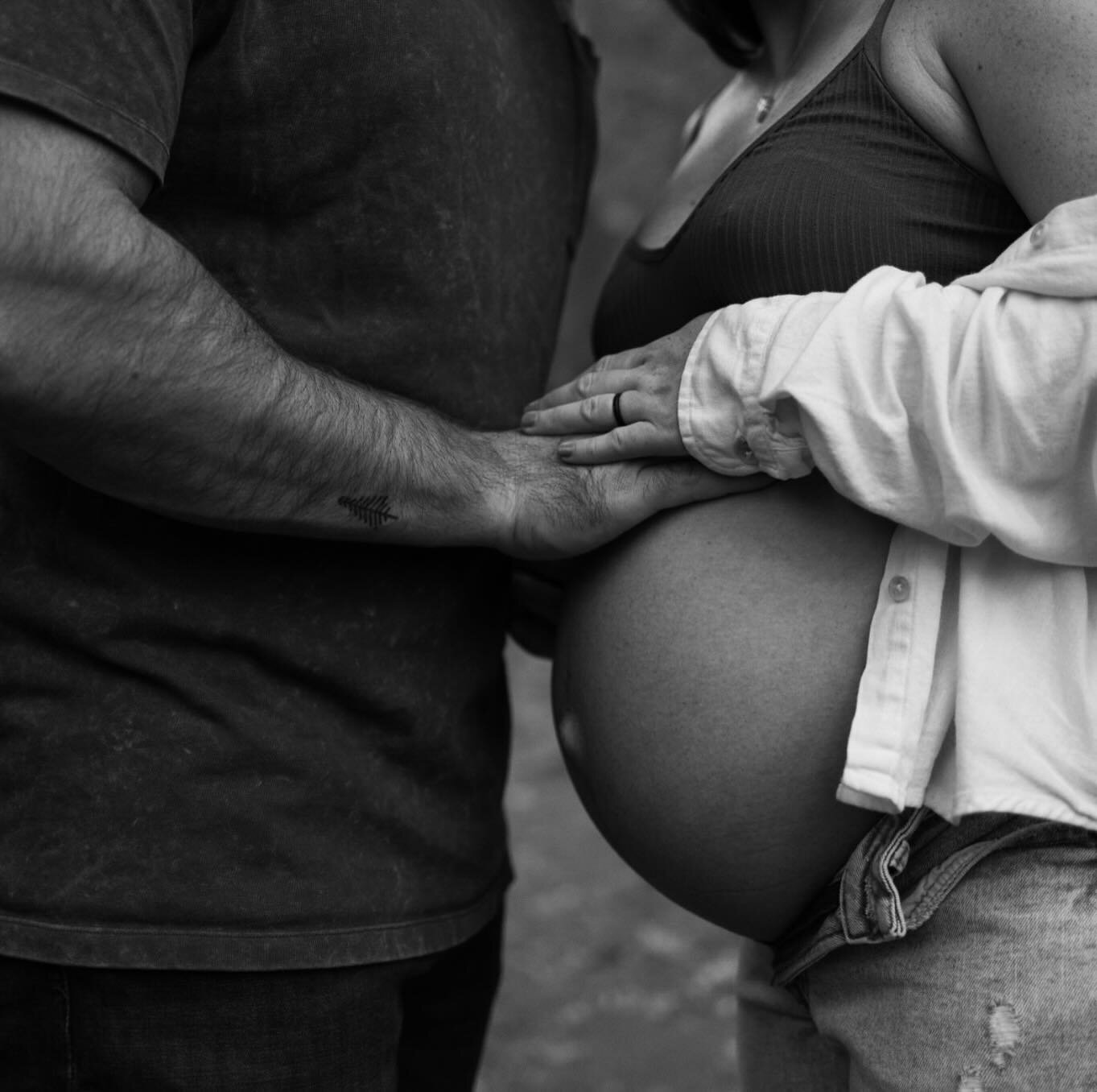 bellyside + earthside 🤍
.
but in all seriousness @k_mclain9 had the cutest bump ever and also made the cutest baby ever 🥰 (+ paul 🤣)
.
.
.
.
#marylandphotographer #newbornphotography #maternityphotography #emmakinseyphotography #marylandnewbornpho