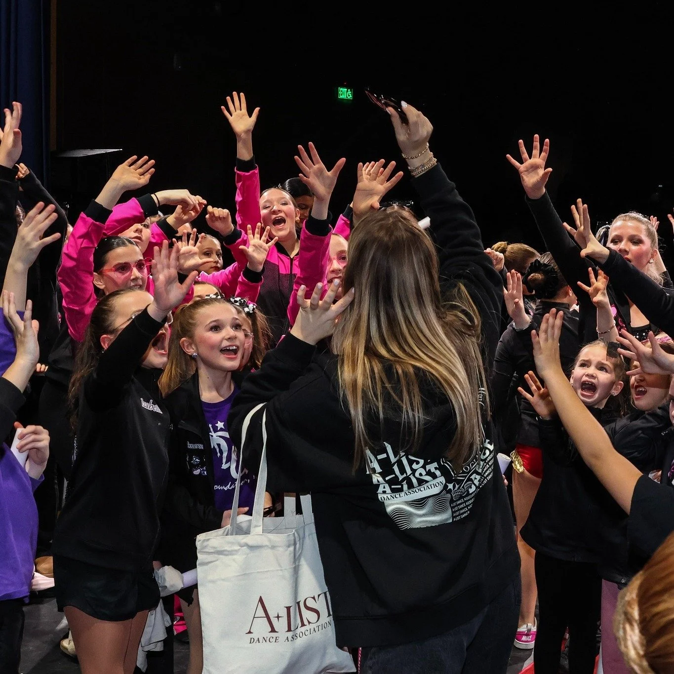 always hard to tell who is having more fun, A-List staff or the dancers🤔