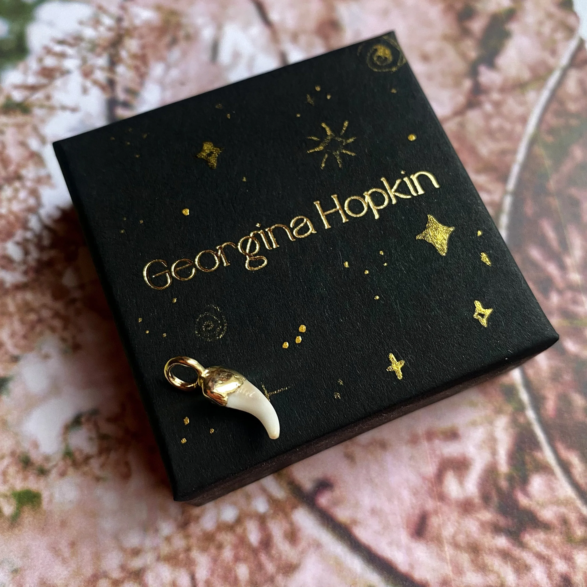 9ct gold dog tooth charm