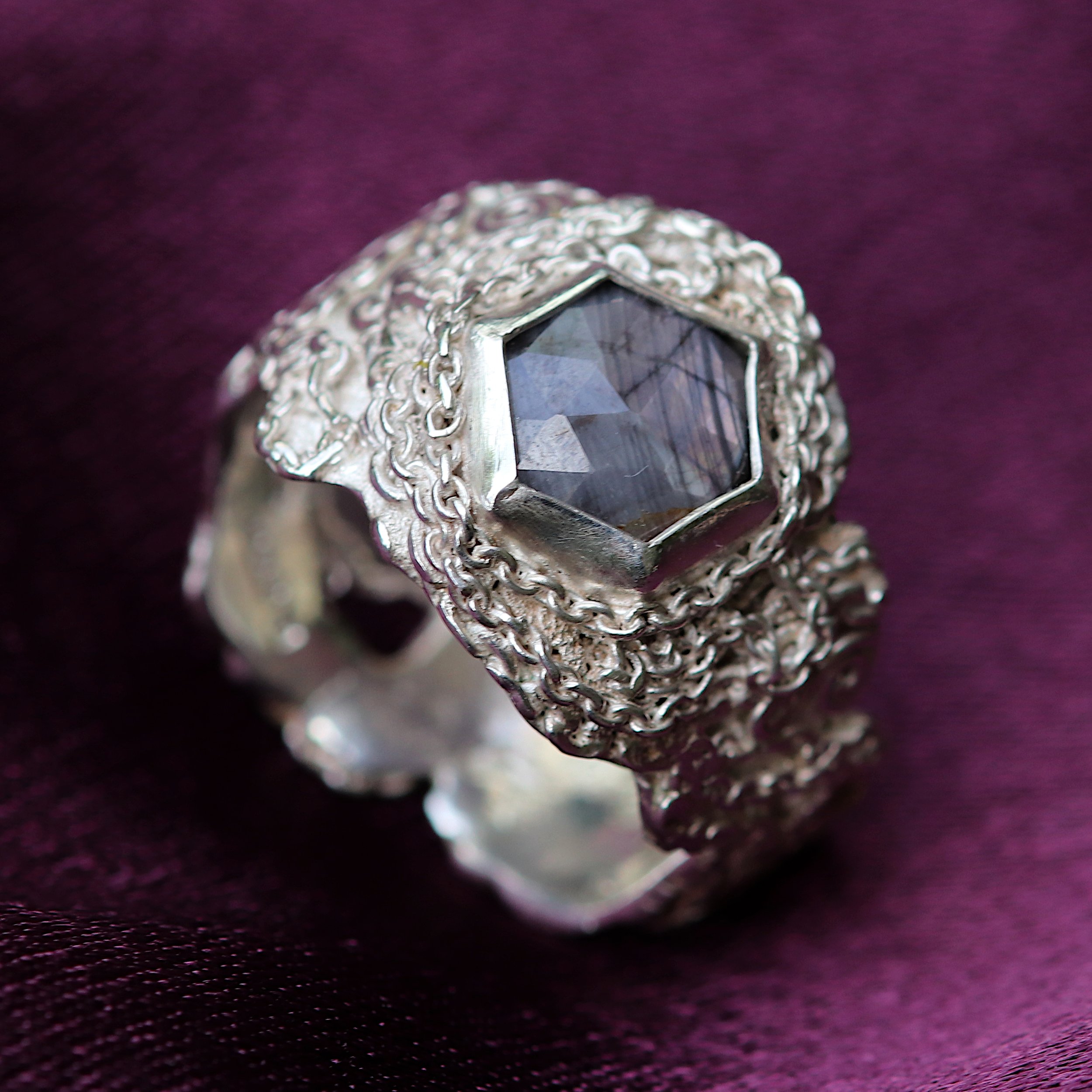Wide Silver Molten Chain Ring With Grey Hex Sapphire