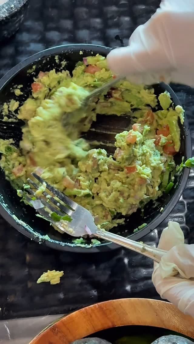 Fresh, fast, and made right at your table 🥑✨
Nothing beats guac that’s mixed just the way you like it
.
.
.
#bostonfoodies #massachusettseats #mexicaneats #authenticmexican #stoughtonma #southshorema #mexicanfood #guac #guacamole #freshguacamo