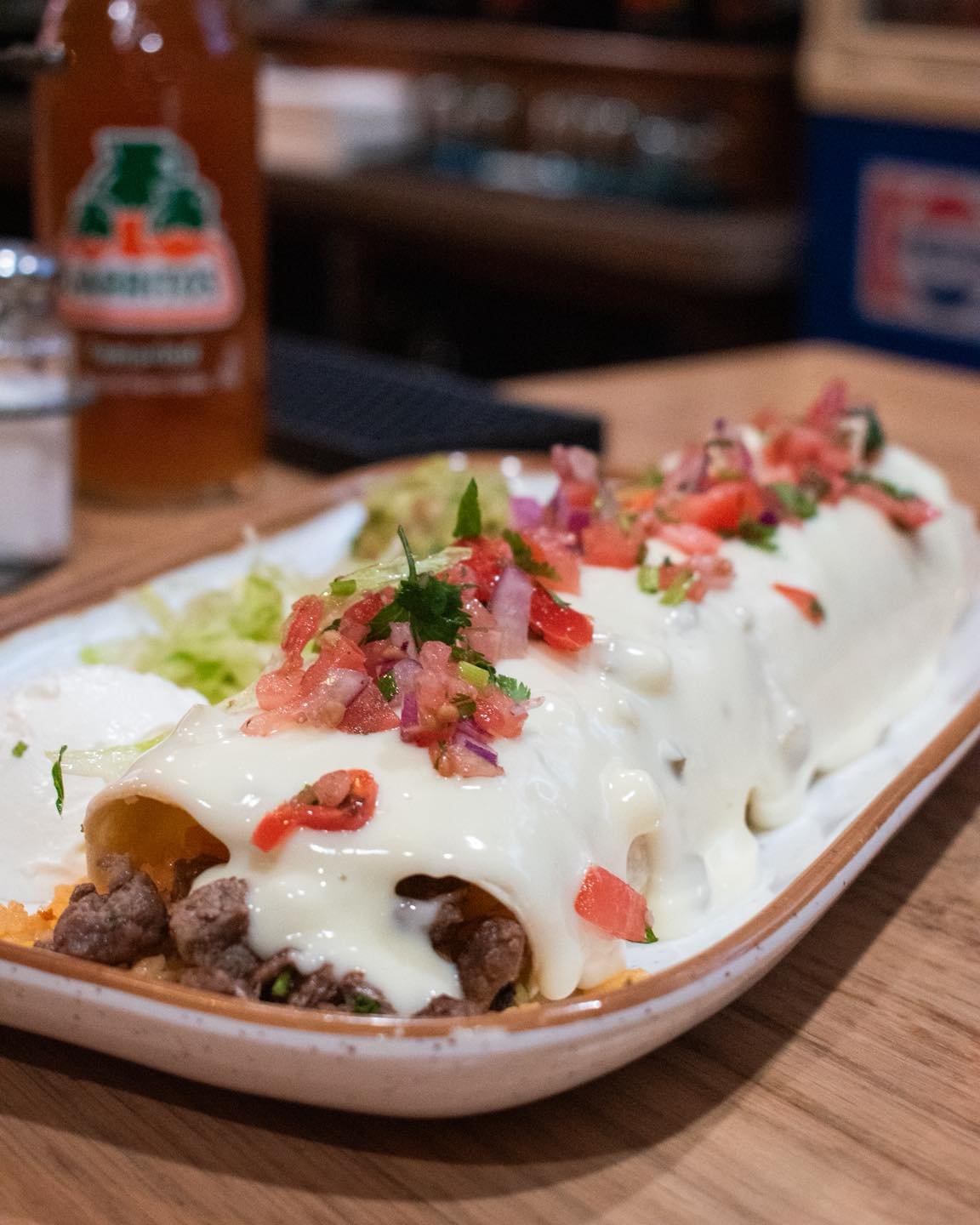 Smothered in queso and packed with flavor—this is Avocado’s Burrito at its finest 🌯🧀🇲🇽
.
.
.
#bostonfoodies #southshorema #MexicanEats #AuthenticMexican #stoughtonma #MassachusettsEats #burrito #queso #burritolovers