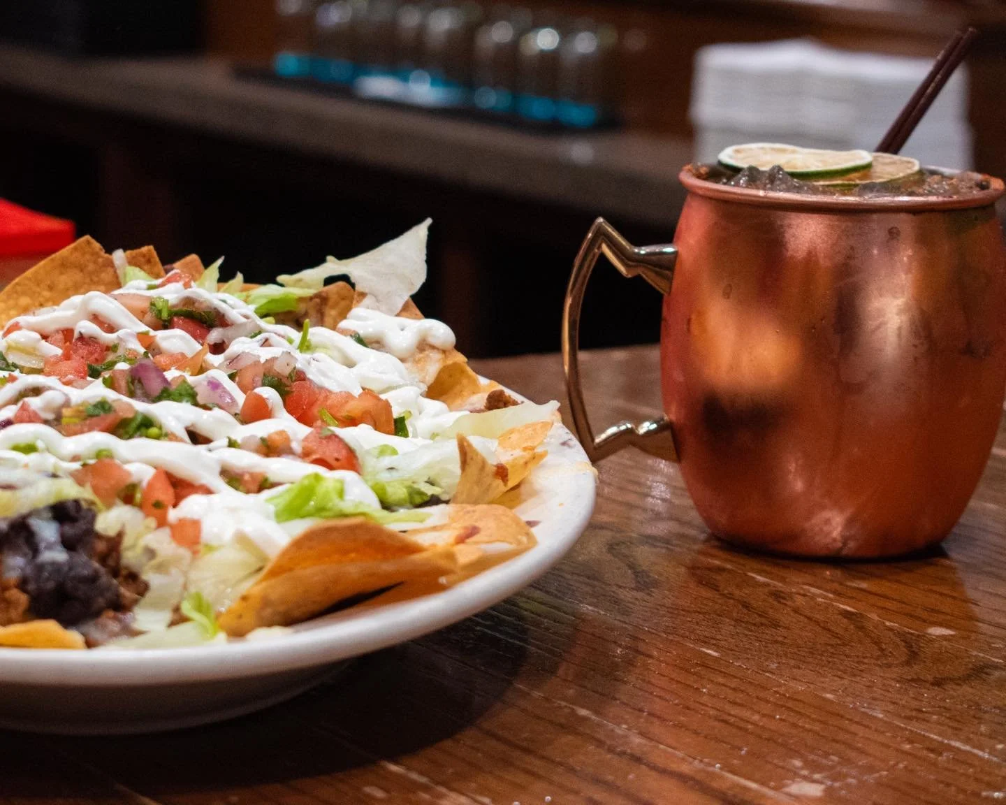 Nachos + cocktails = the perfect combo! 🇲🇽🍹
#bostonfoodies #southshorema #MexicanEats #AuthenticMexican #stoughtonma #MassachusettsEats #nachos #moscowmule #mexicanrestaurant