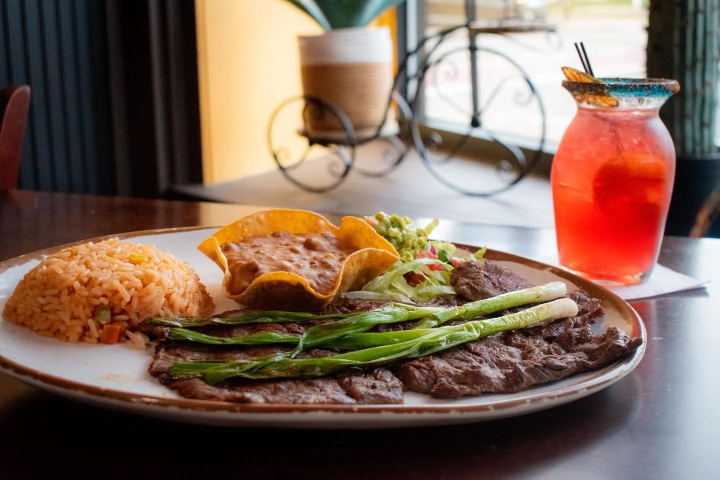 If steak’s on your mind, our carne asada plate is the answer ๐ฒ๐ฝ๐ฅ
.
.
.
#Carneasada #comidamexicana #bostonfoodies #southshorema #MexicanEats #AuthenticMexican #stoughtonma #MassachusettsEats