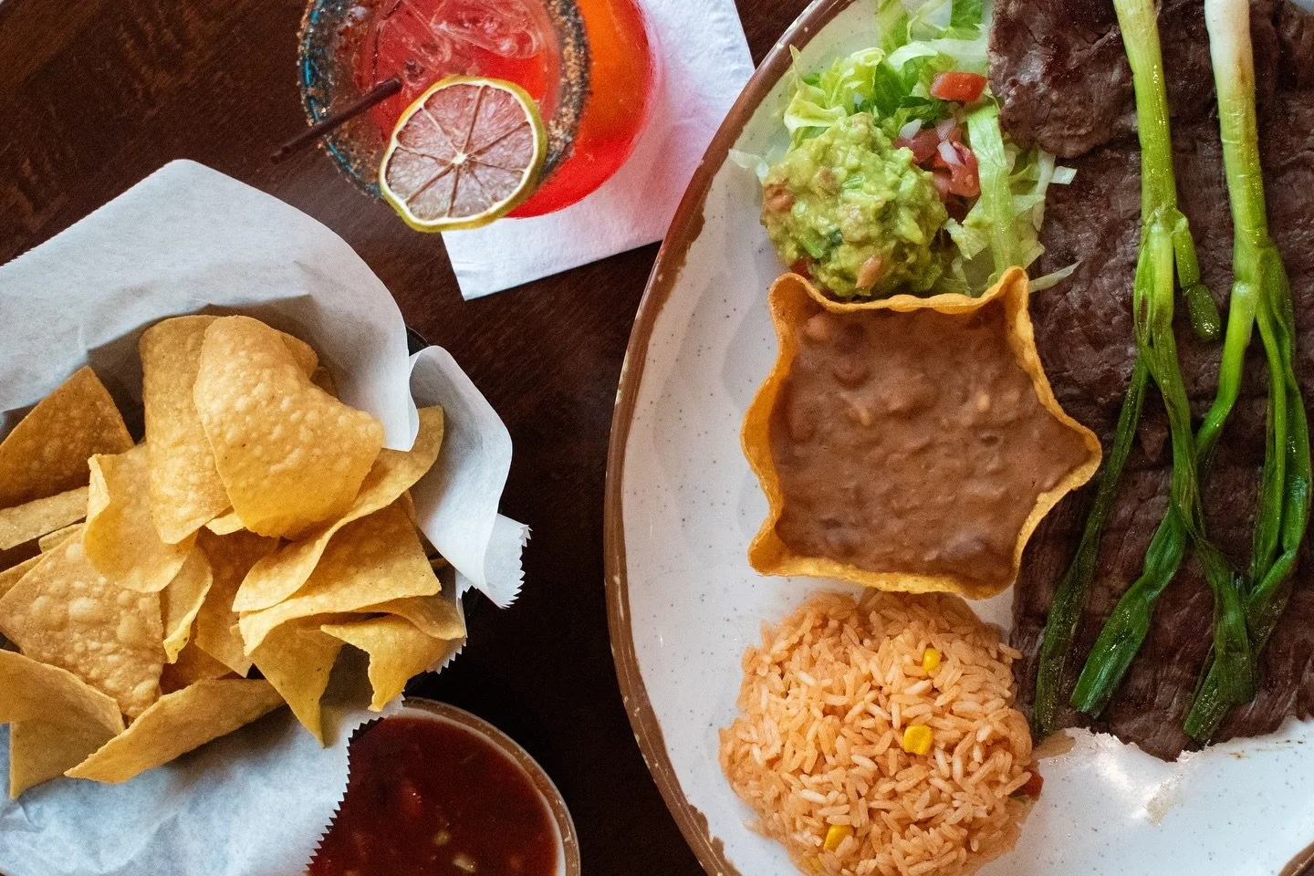 Looking for your next go-to order? A carne asada on the plate with a cantarito on the side is just a sample of the delicious pairings you can get at Avocados 🥑 🇲🇽
.
.
.
#mexicanfoodie #carneassada #cantarito #bostonfoodies #newenglandeats #foodiee