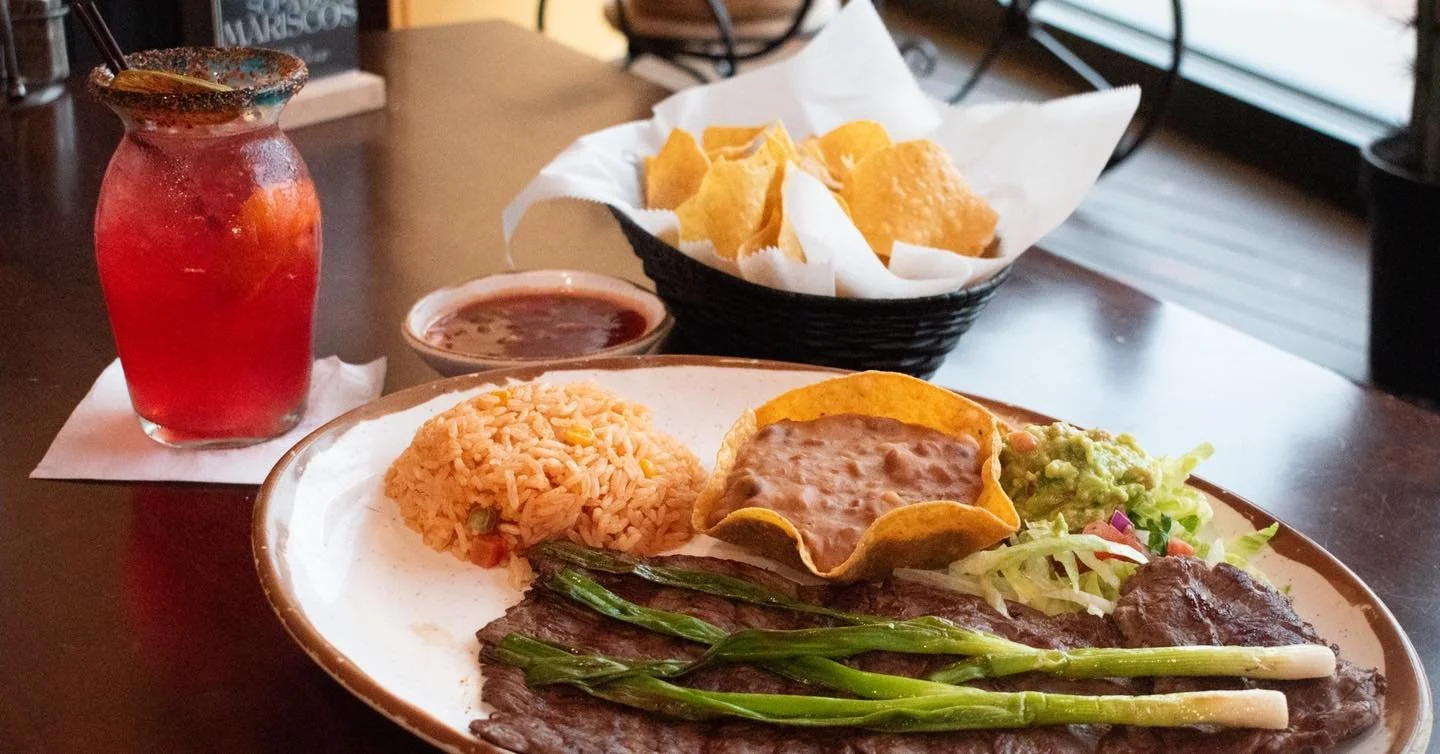🥩 🇲🇽 the best way to enjoy dinner is to pair it with your favorite cocktail from avocados!  #bostonfoodies #southshorema #MexicanEats #AuthenticMexican #stoughtonma #MassachusettsEats