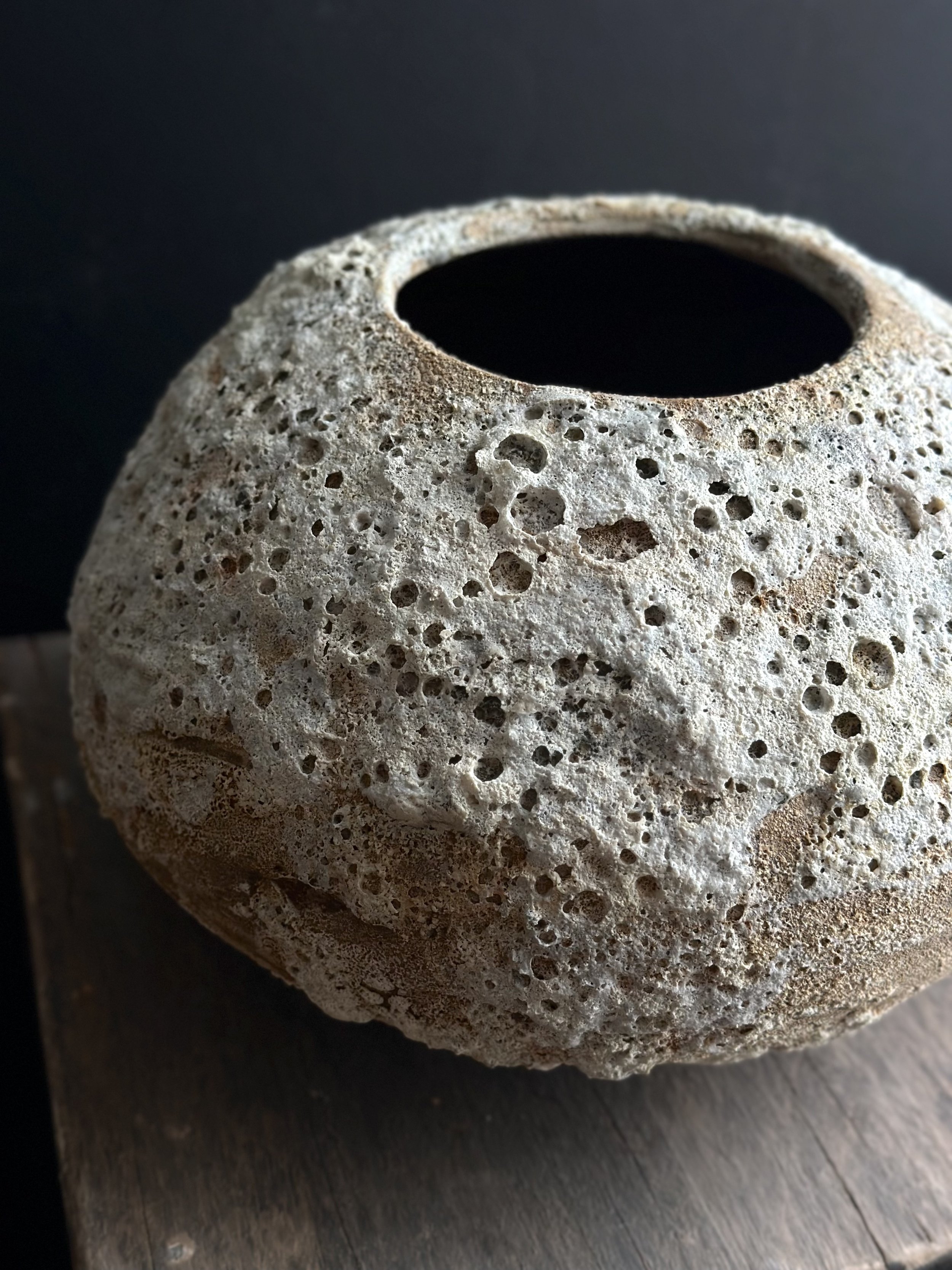 rough-textured ceramics