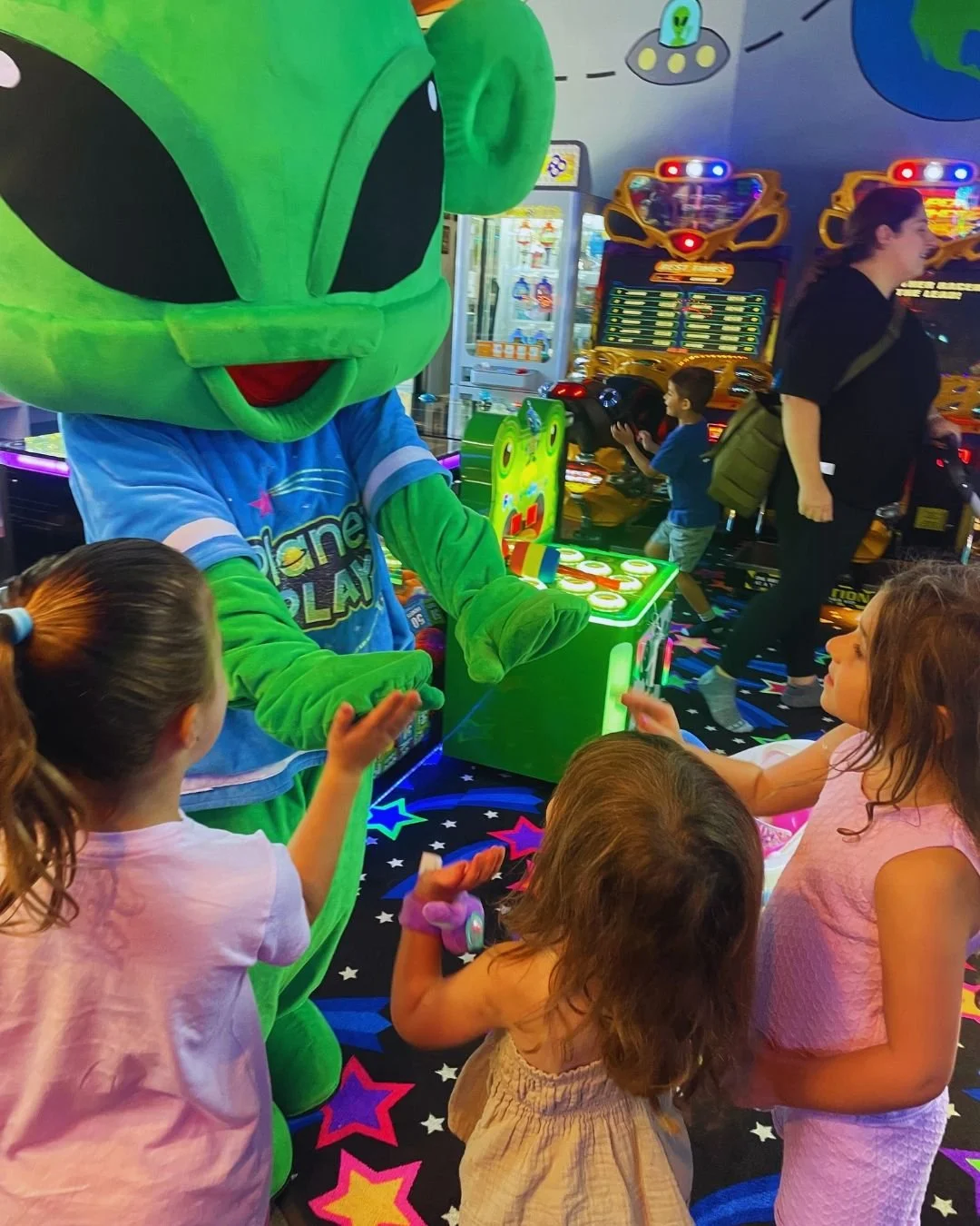 👽 Astro&rsquo;s back and he&rsquo;s bringing FUN from another galaxy! 🌌
Catch him celebrating birthdays&mdash;he can&rsquo;t wait to meet your little explorers.