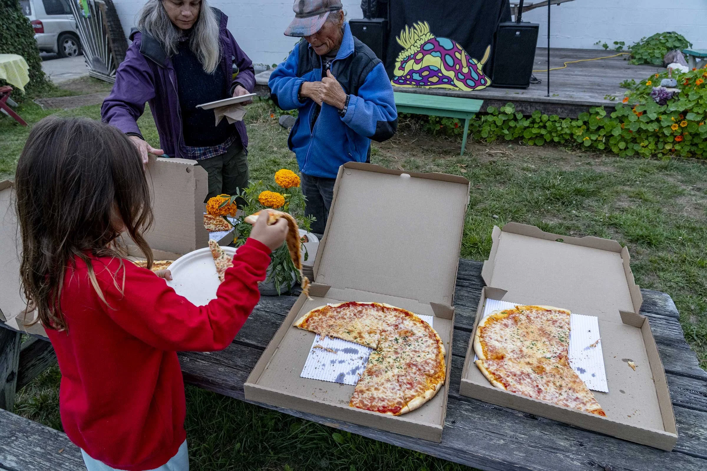 Kelp-Fest-Beach-Walk-Pizza-Party_Pat-Webster-90.jpg